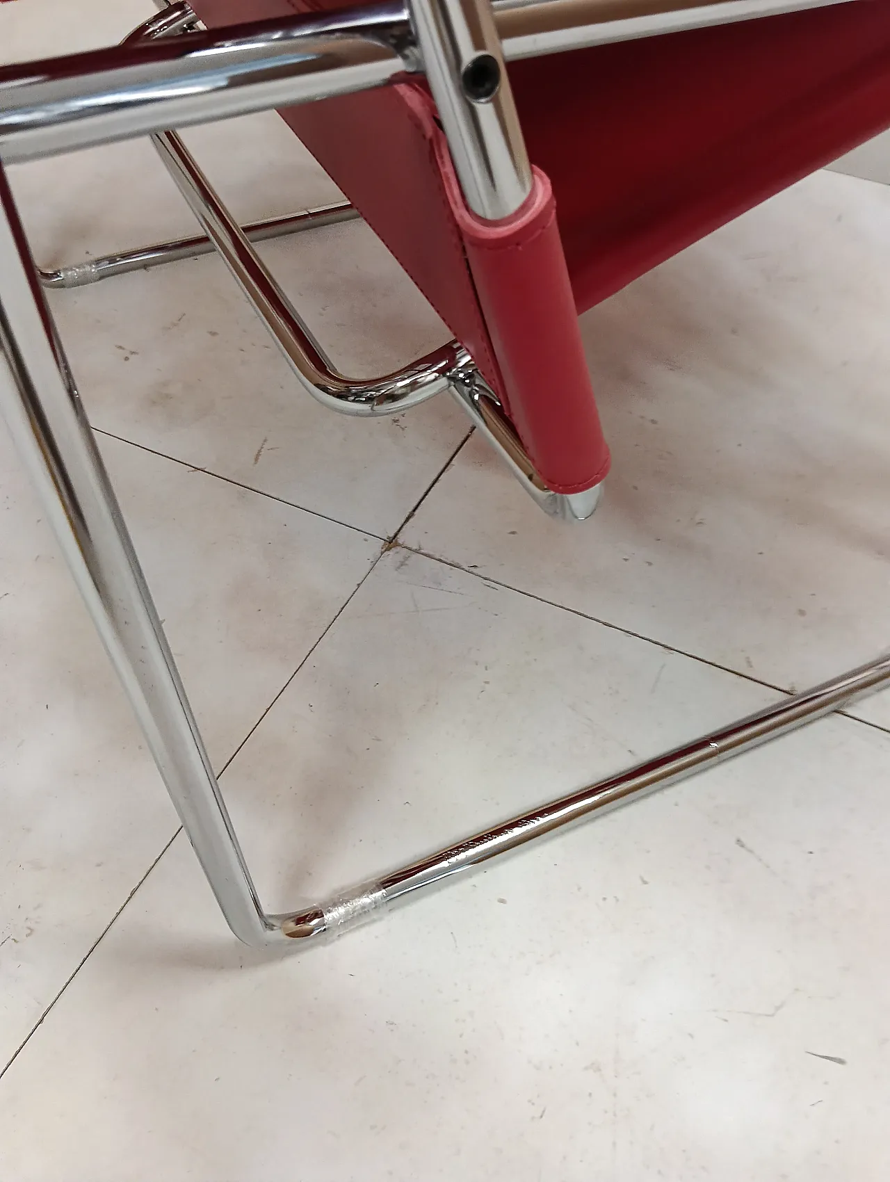 Pair of Knoll Studio 2 B3 WASSILY armchairs in red leather, 1920s 13