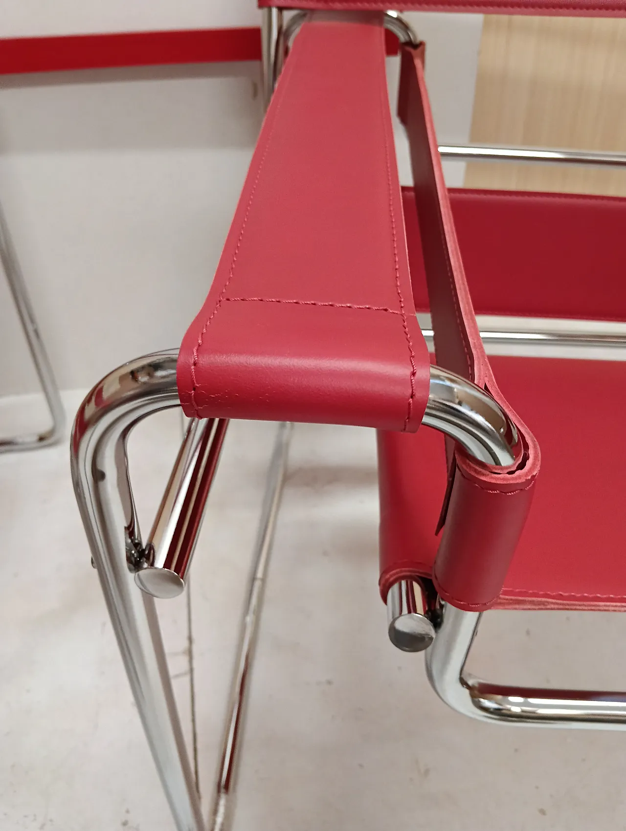 Pair of Knoll Studio 2 B3 WASSILY armchairs in red leather, 1920s 16