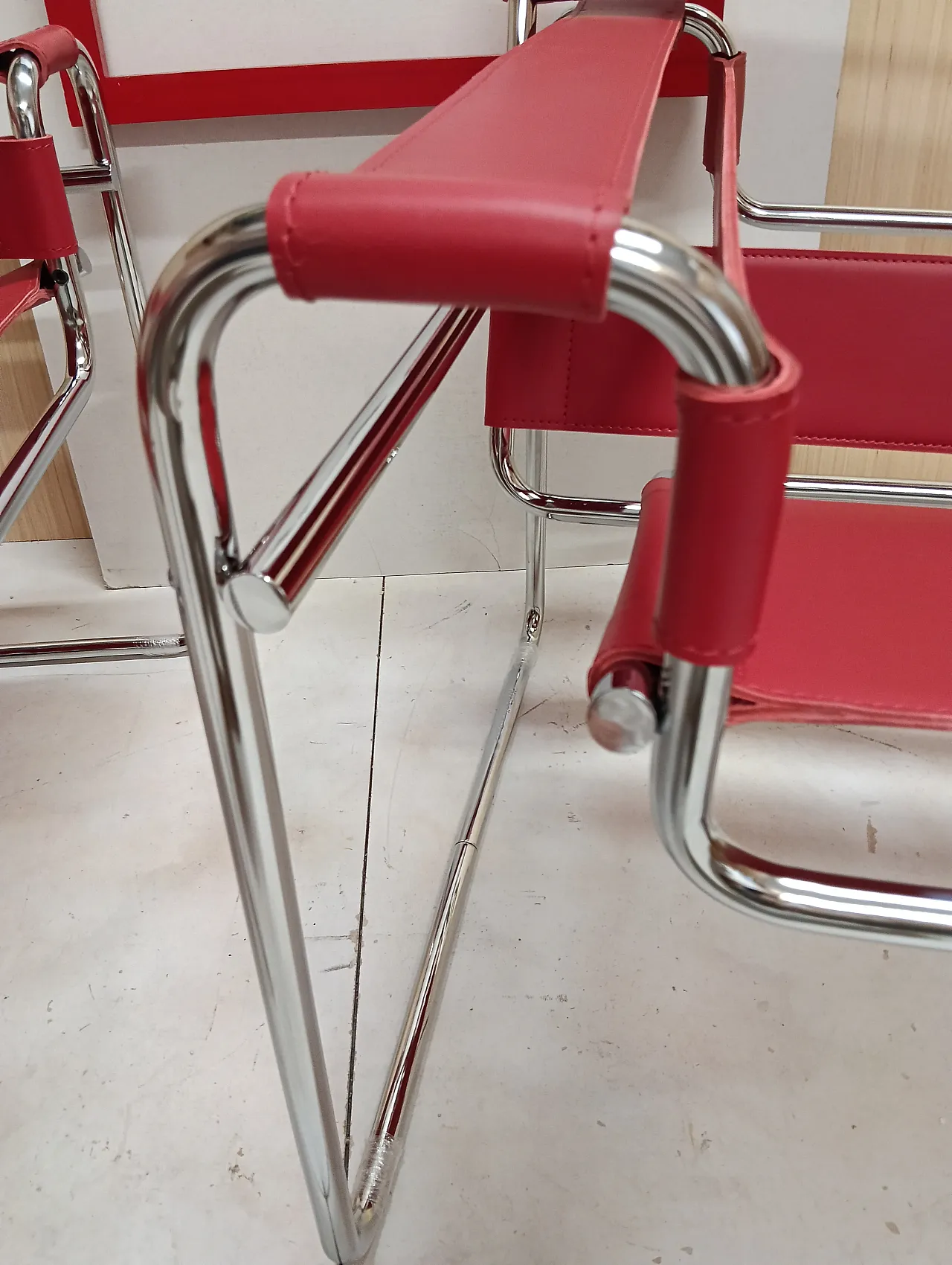Pair of Knoll Studio 2 B3 WASSILY armchairs in red leather, 1920s 17