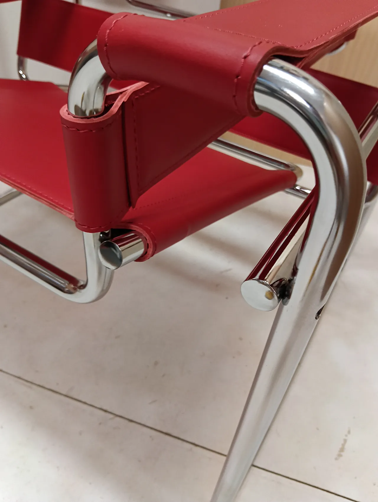 Pair of Knoll Studio 2 B3 WASSILY armchairs in red leather, 1920s 21