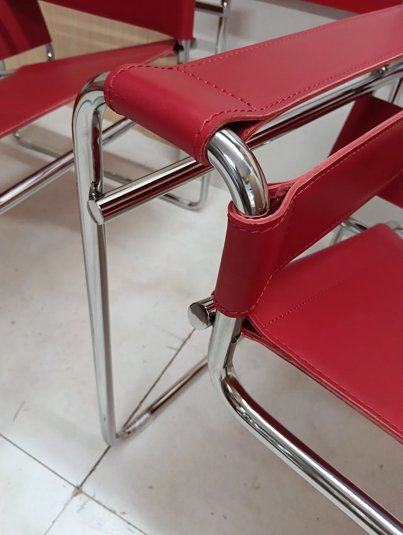 Pair of Knoll Studio 2 B3 WASSILY armchairs in red leather, 1920s 22