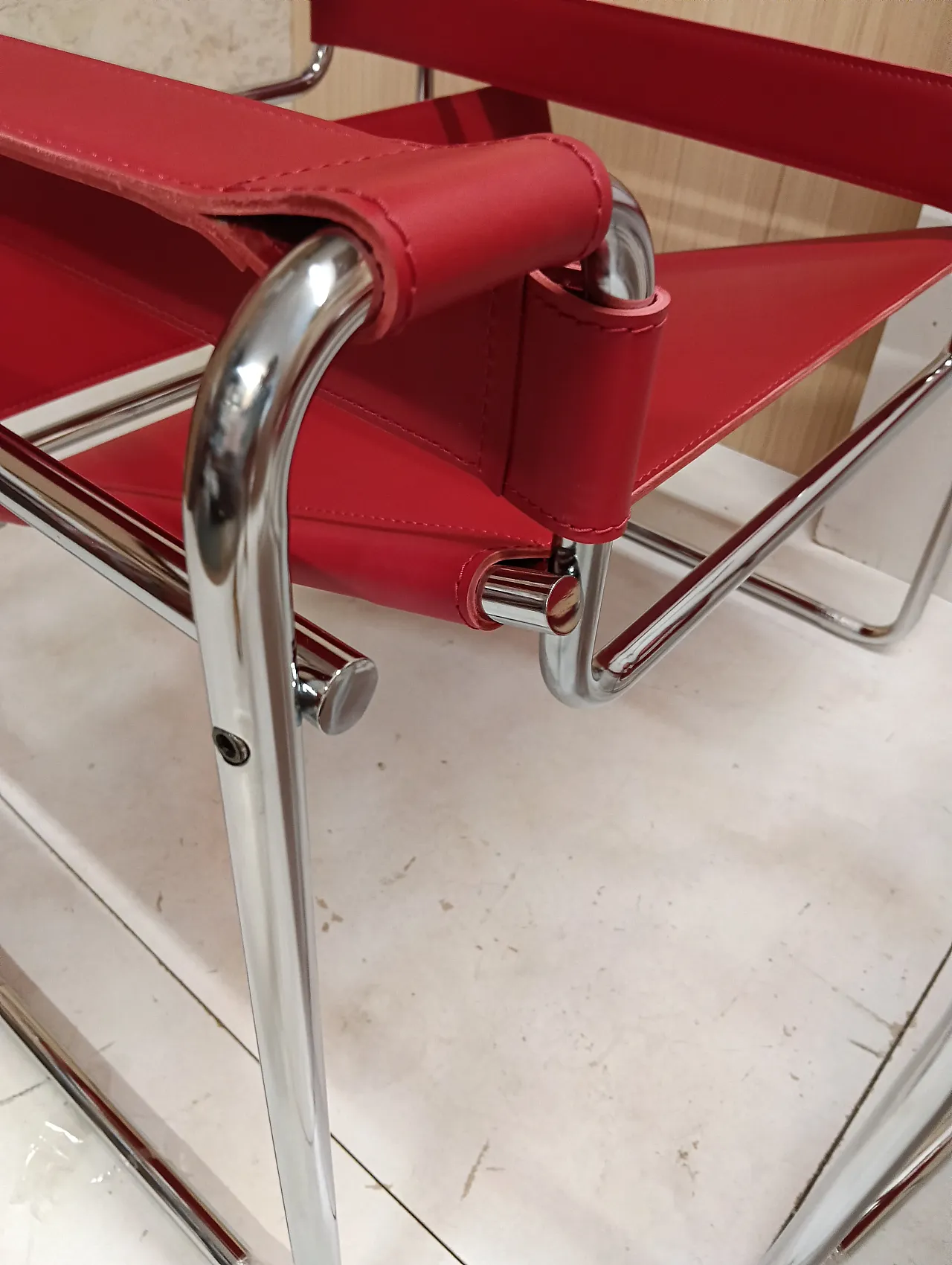 Pair of Knoll Studio 2 B3 WASSILY armchairs in red leather, 1920s 23