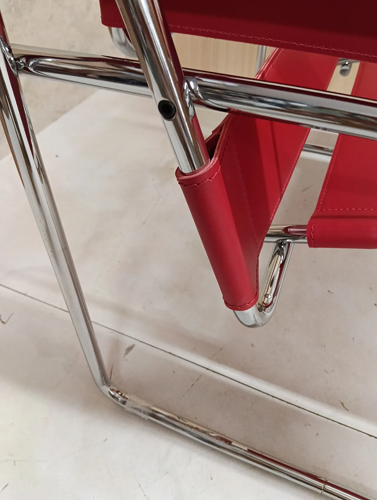 Pair of Knoll Studio 2 B3 WASSILY armchairs in red leather, 1920s 30
