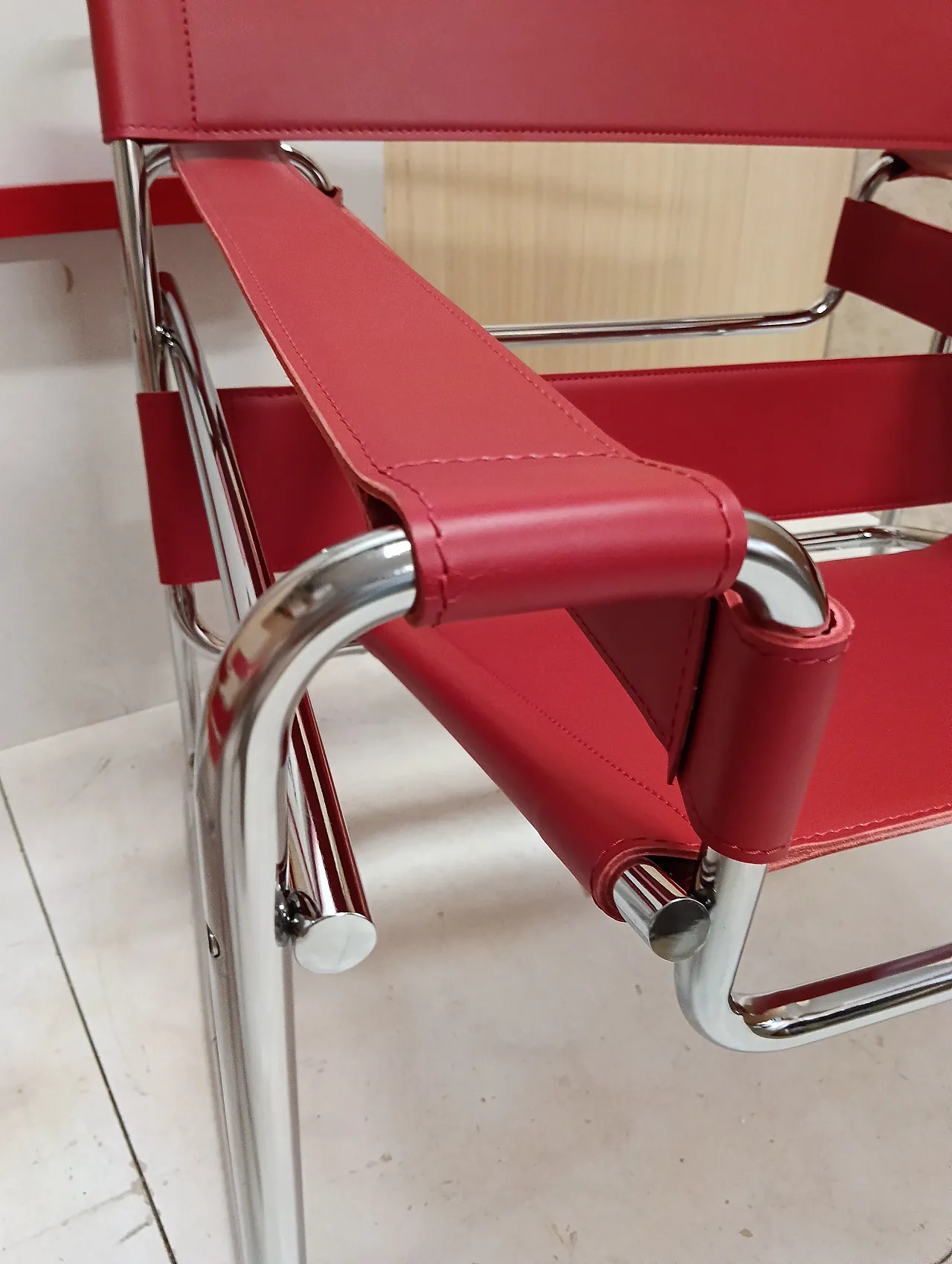 Pair of Knoll Studio 2 B3 WASSILY armchairs in red leather, 1920s 34