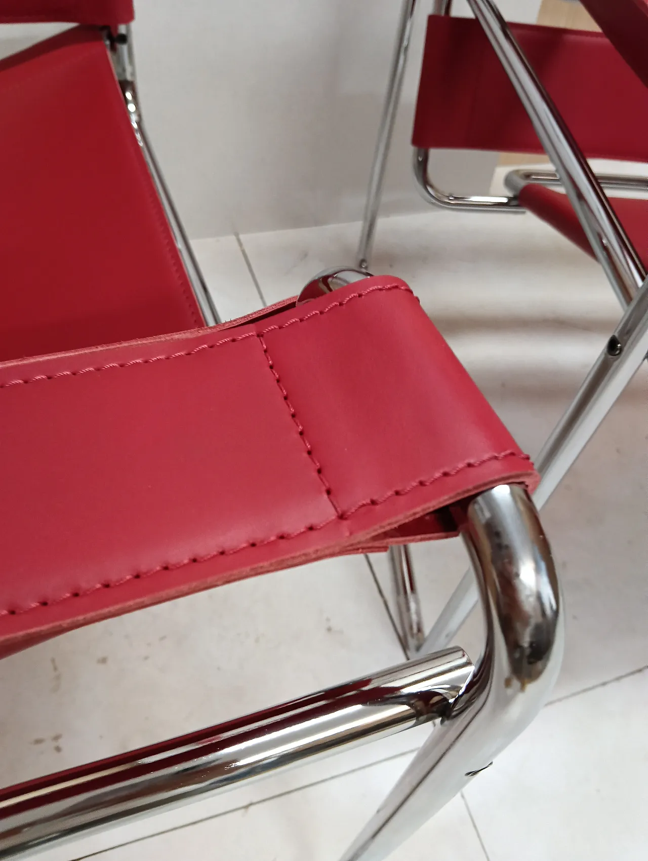 Pair of Knoll Studio 2 B3 WASSILY armchairs in red leather, 1920s 35