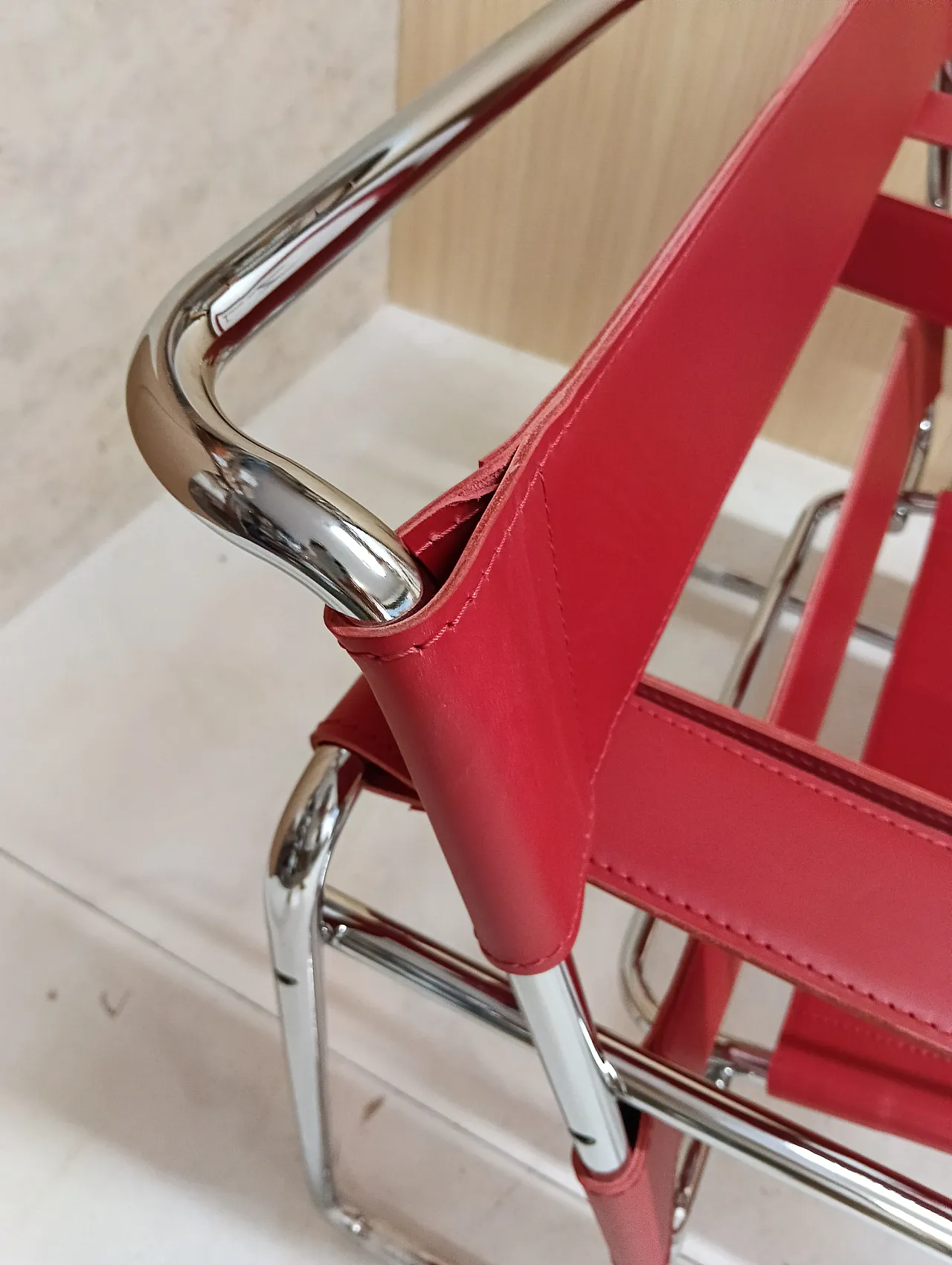 Pair of Knoll Studio 2 B3 WASSILY armchairs in red leather, 1920s 36