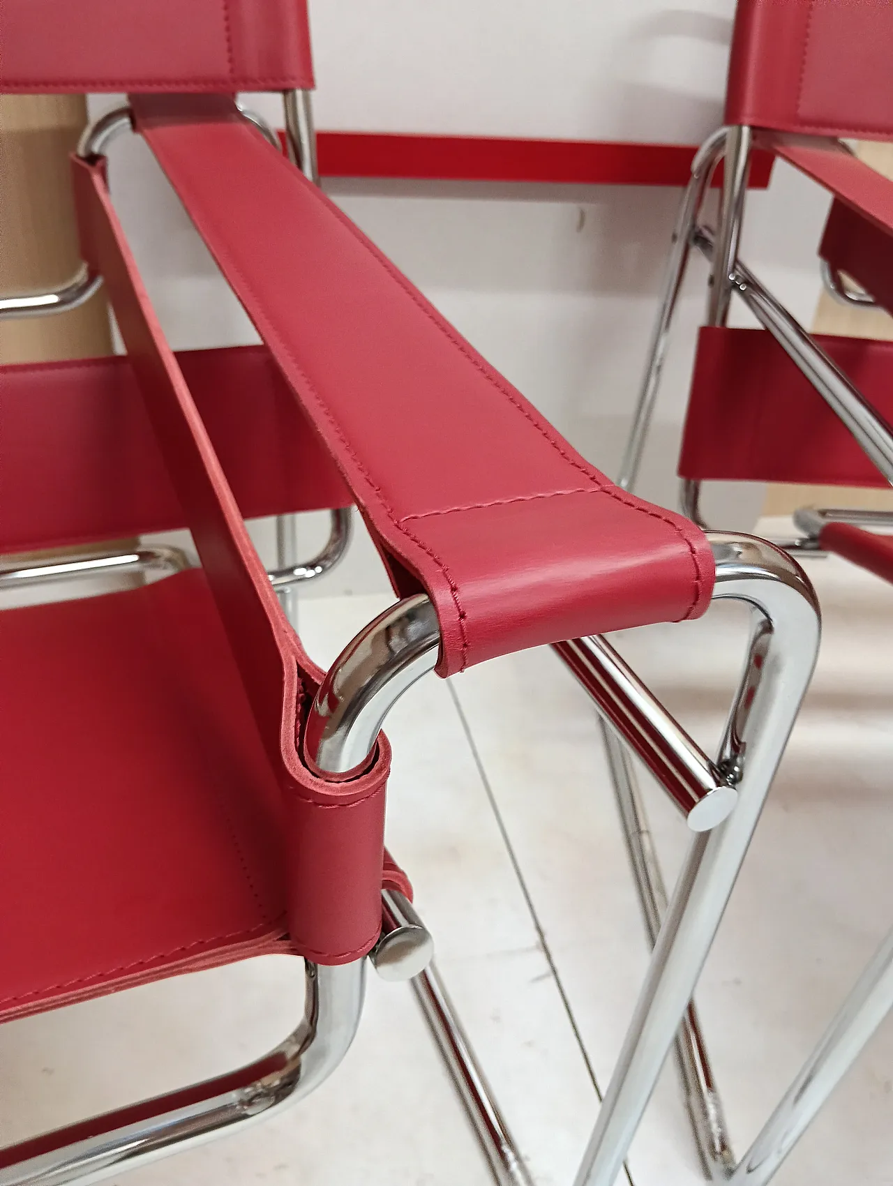 Pair of Knoll Studio 2 B3 WASSILY armchairs in red leather, 1920s 43