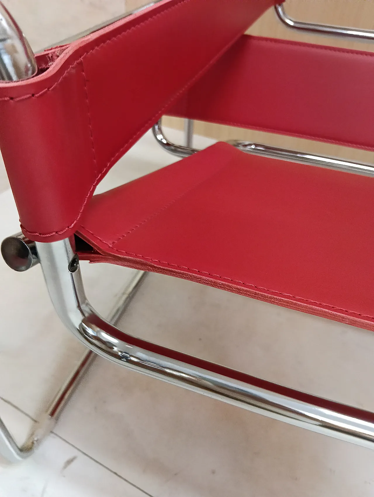 Pair of Knoll Studio 2 B3 WASSILY armchairs in red leather, 1920s 45