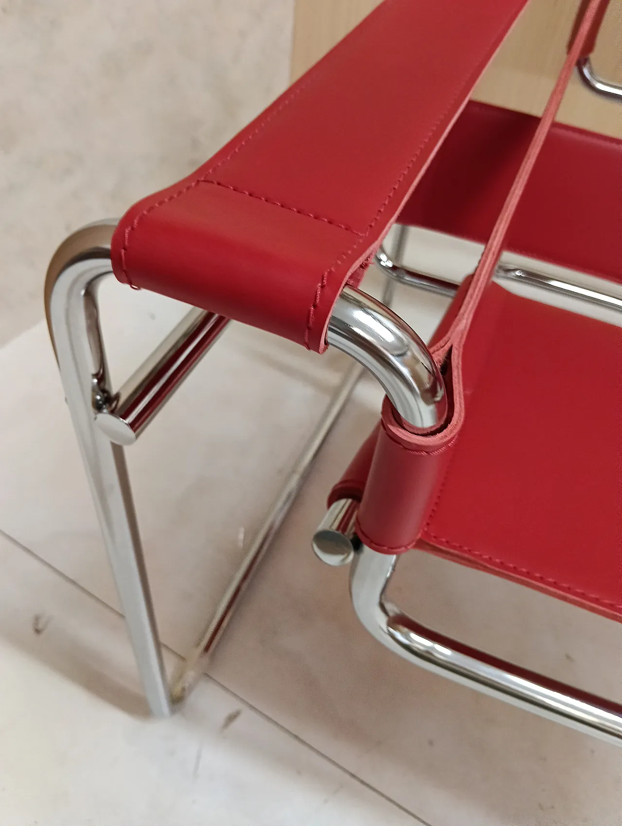 Pair of Knoll Studio 2 B3 WASSILY armchairs in red leather, 1920s 46
