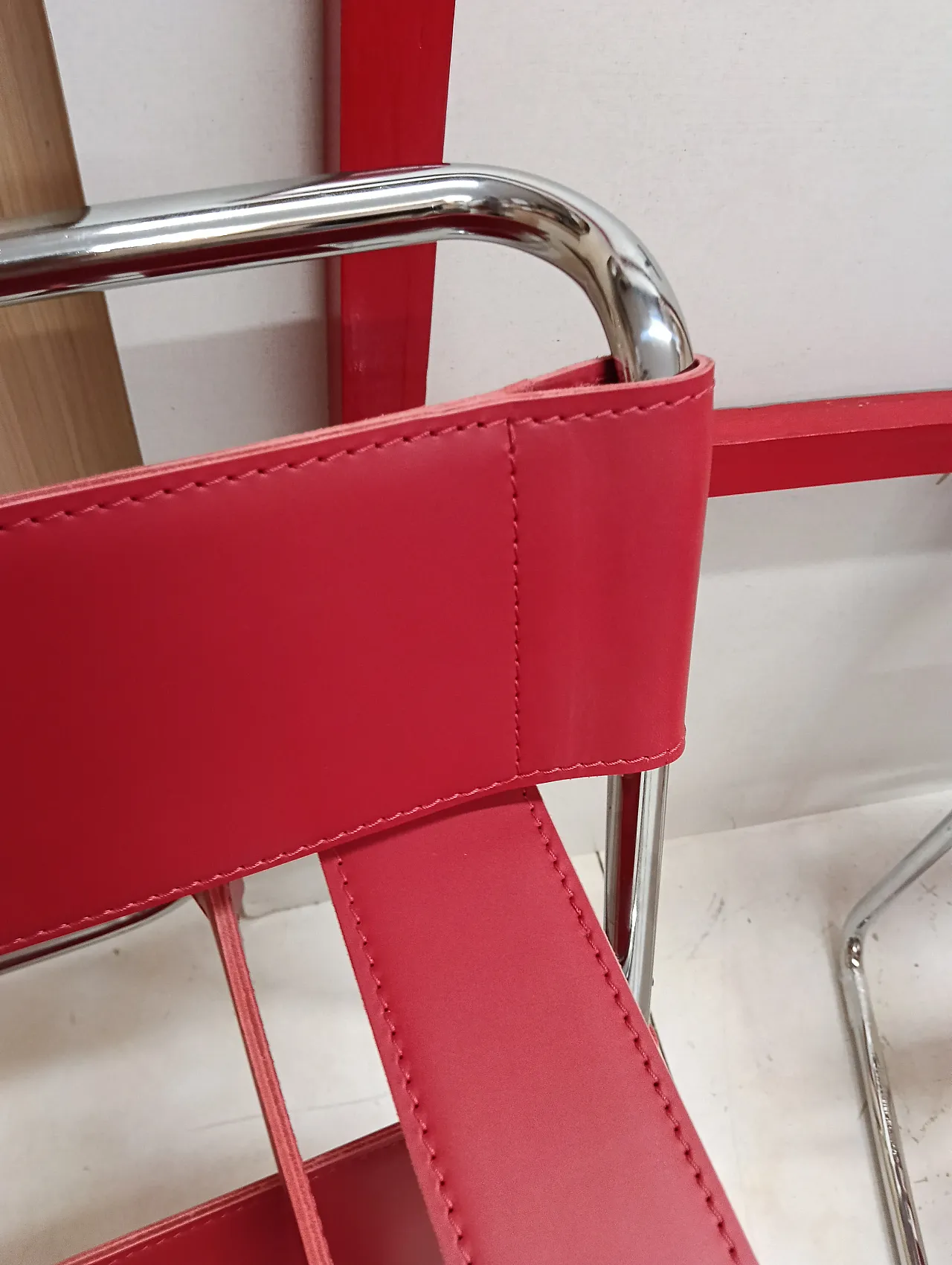 Pair of Knoll Studio 2 B3 WASSILY armchairs in red leather, 1920s 48