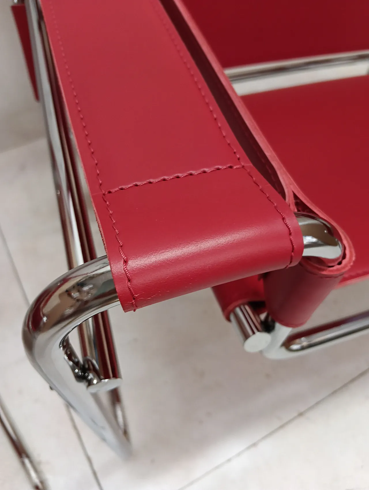 Pair of Knoll Studio 2 B3 WASSILY armchairs in red leather, 1920s 51