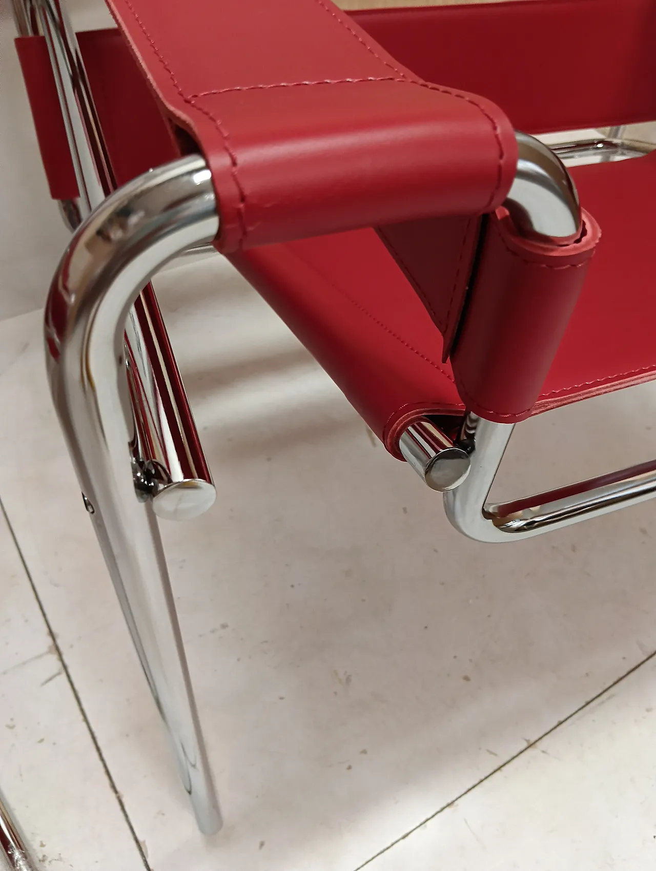 Pair of Knoll Studio 2 B3 WASSILY armchairs in red leather, 1920s 52