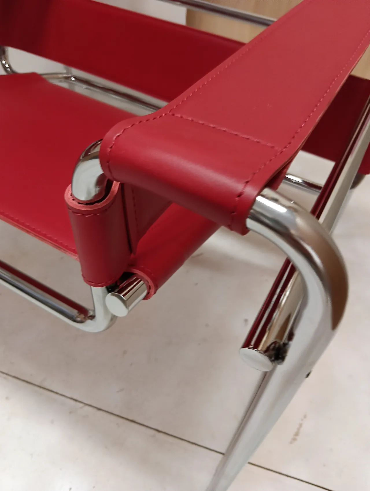 Pair of Knoll Studio 2 B3 WASSILY armchairs in red leather, 1920s 53