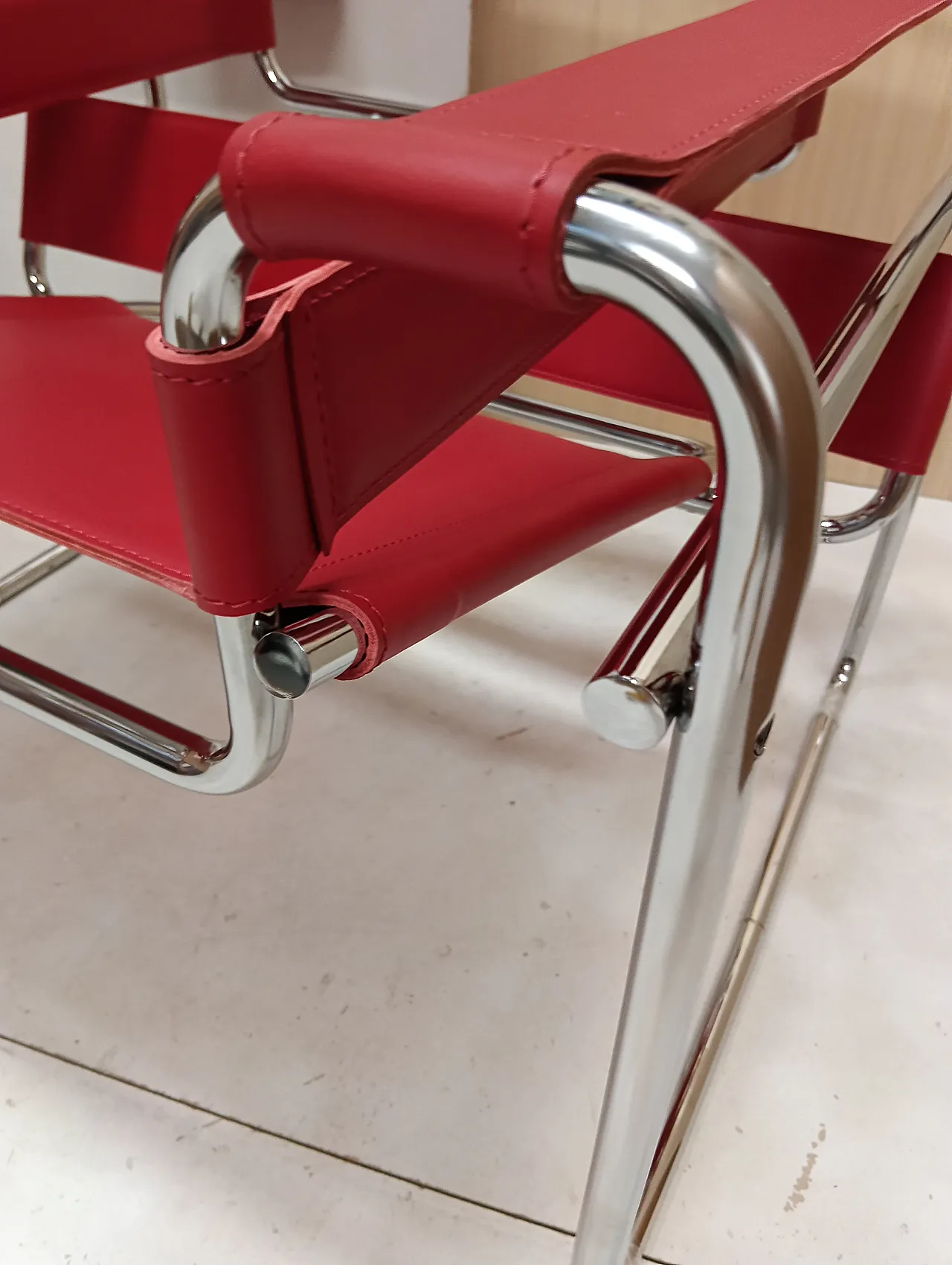Pair of Knoll Studio 2 B3 WASSILY armchairs in red leather, 1920s 54