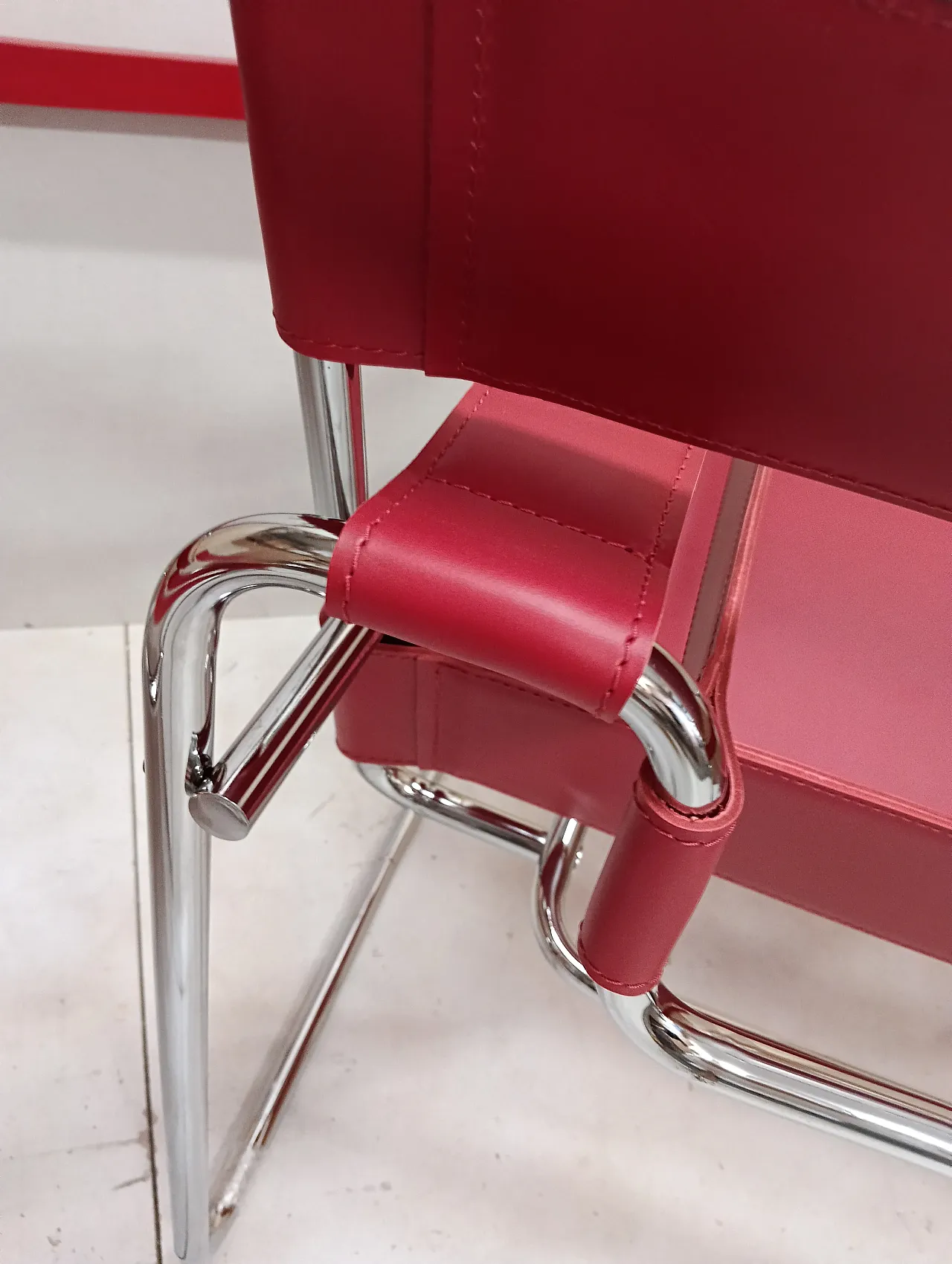 Pair of Knoll Studio 2 B3 WASSILY armchairs in red leather, 1920s 59