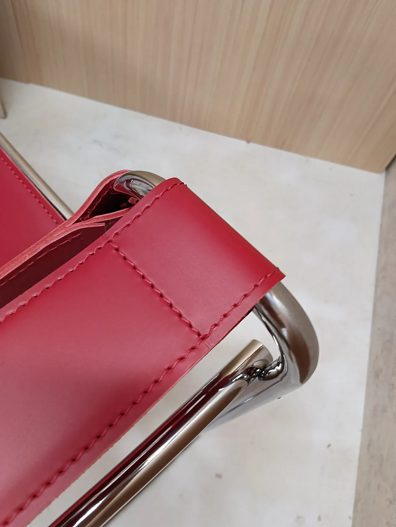 Pair of Knoll Studio 2 B3 WASSILY armchairs in red leather, 1920s 61