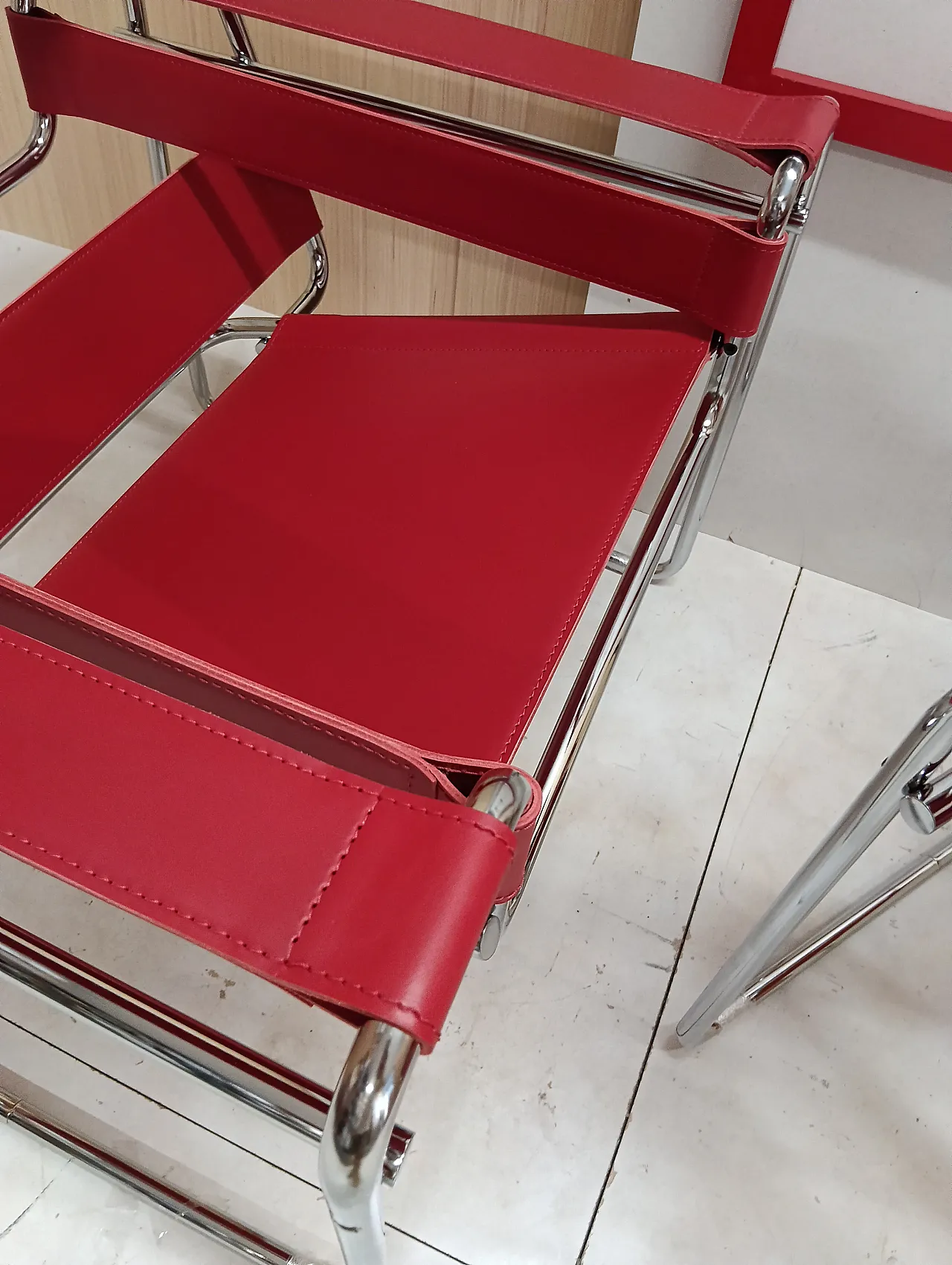 Pair of Knoll Studio 2 B3 WASSILY armchairs in red leather, 1920s 64