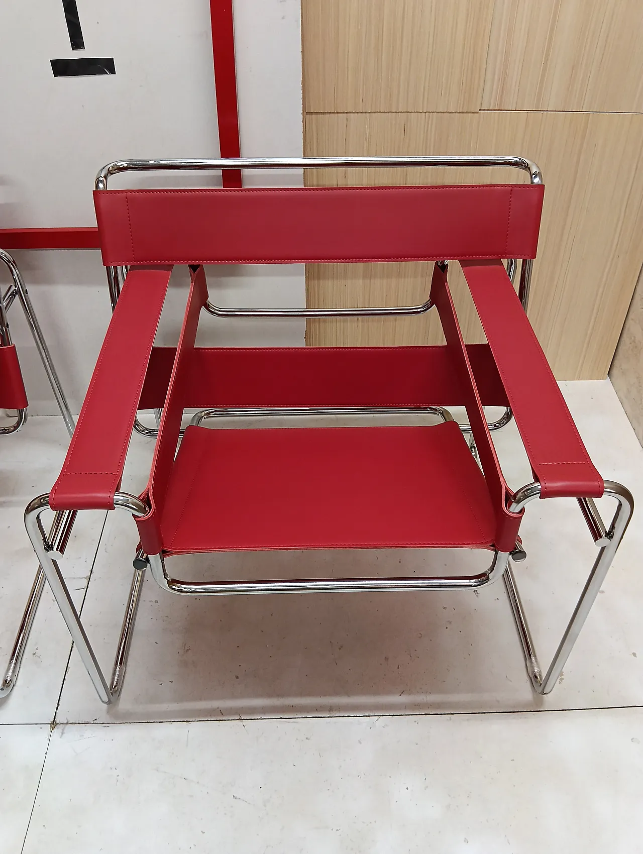 Pair of Knoll Studio 2 B3 WASSILY armchairs in red leather, 1920s 73