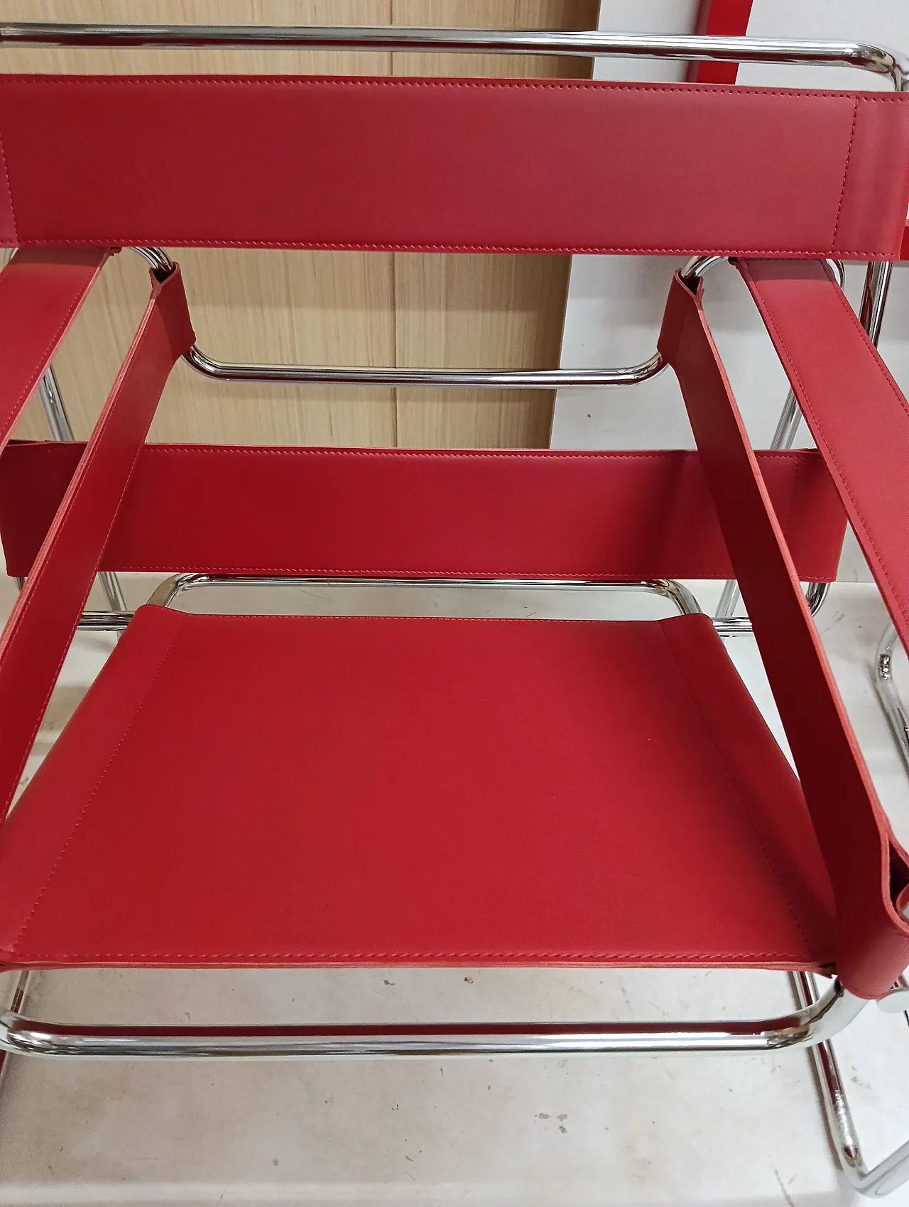 Pair of Knoll Studio 2 B3 WASSILY armchairs in red leather, 1920s 75