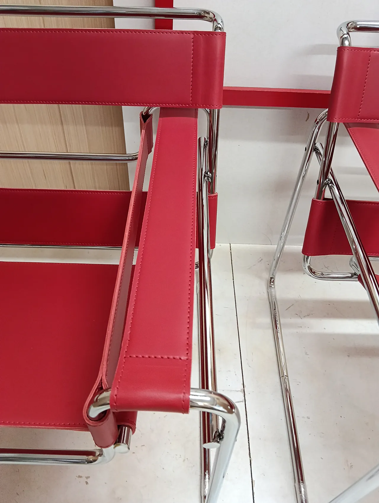 Pair of Knoll Studio 2 B3 WASSILY armchairs in red leather, 1920s 76