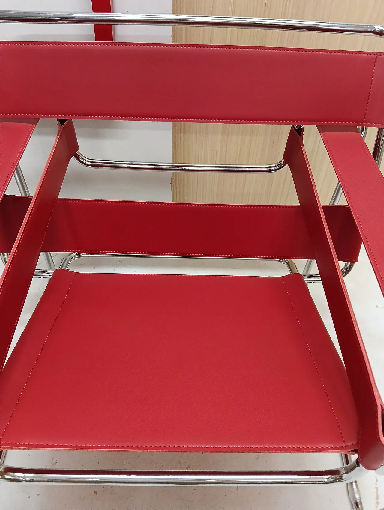 Pair of Knoll Studio 2 B3 WASSILY armchairs in red leather, 1920s 78