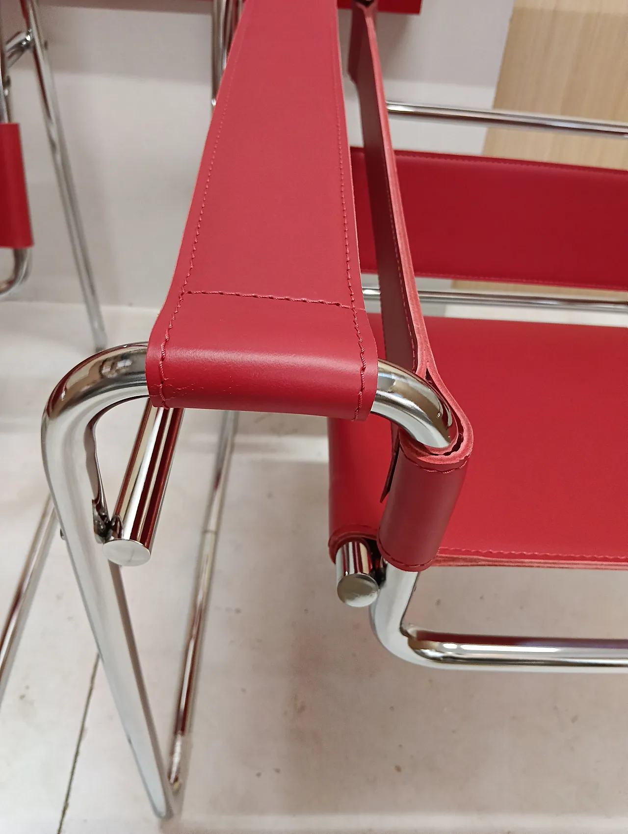 Pair of Knoll Studio 2 B3 WASSILY armchairs in red leather, 1920s 81