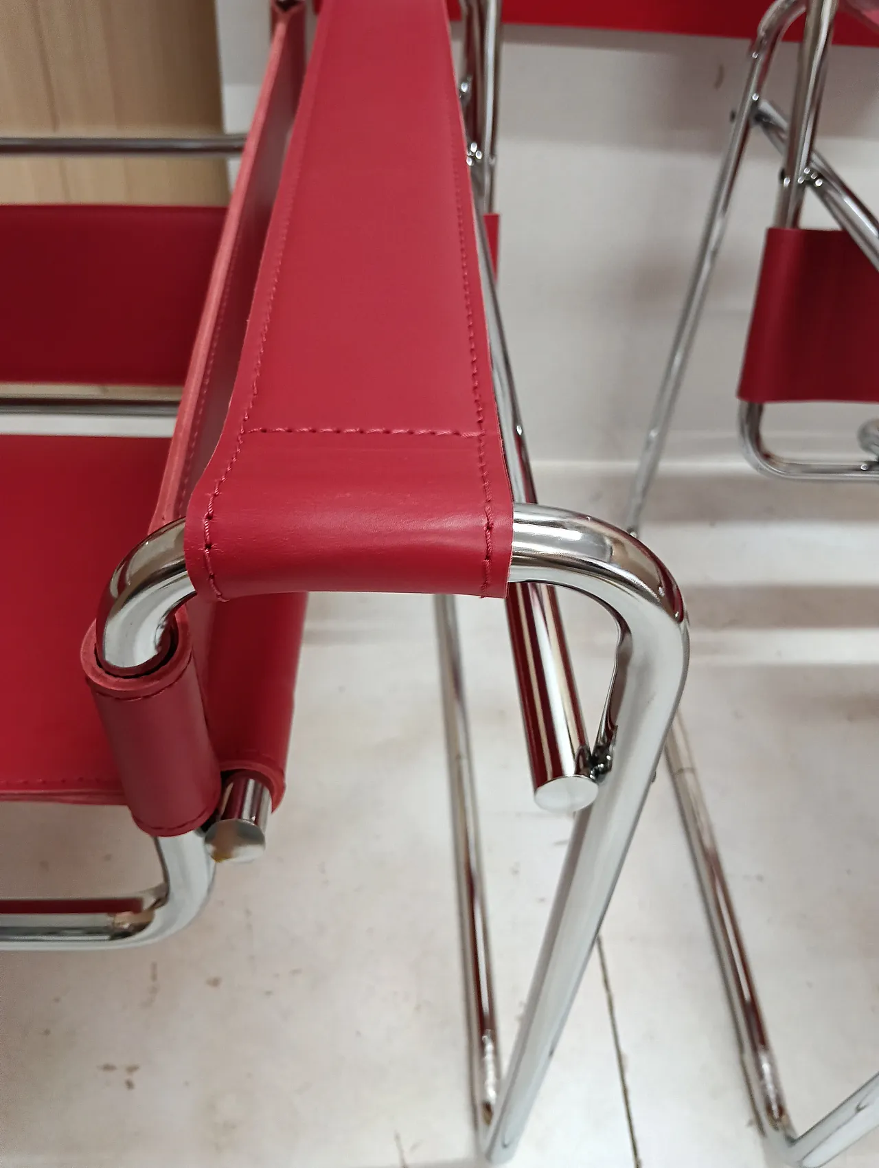 Pair of Knoll Studio 2 B3 WASSILY armchairs in red leather, 1920s 82