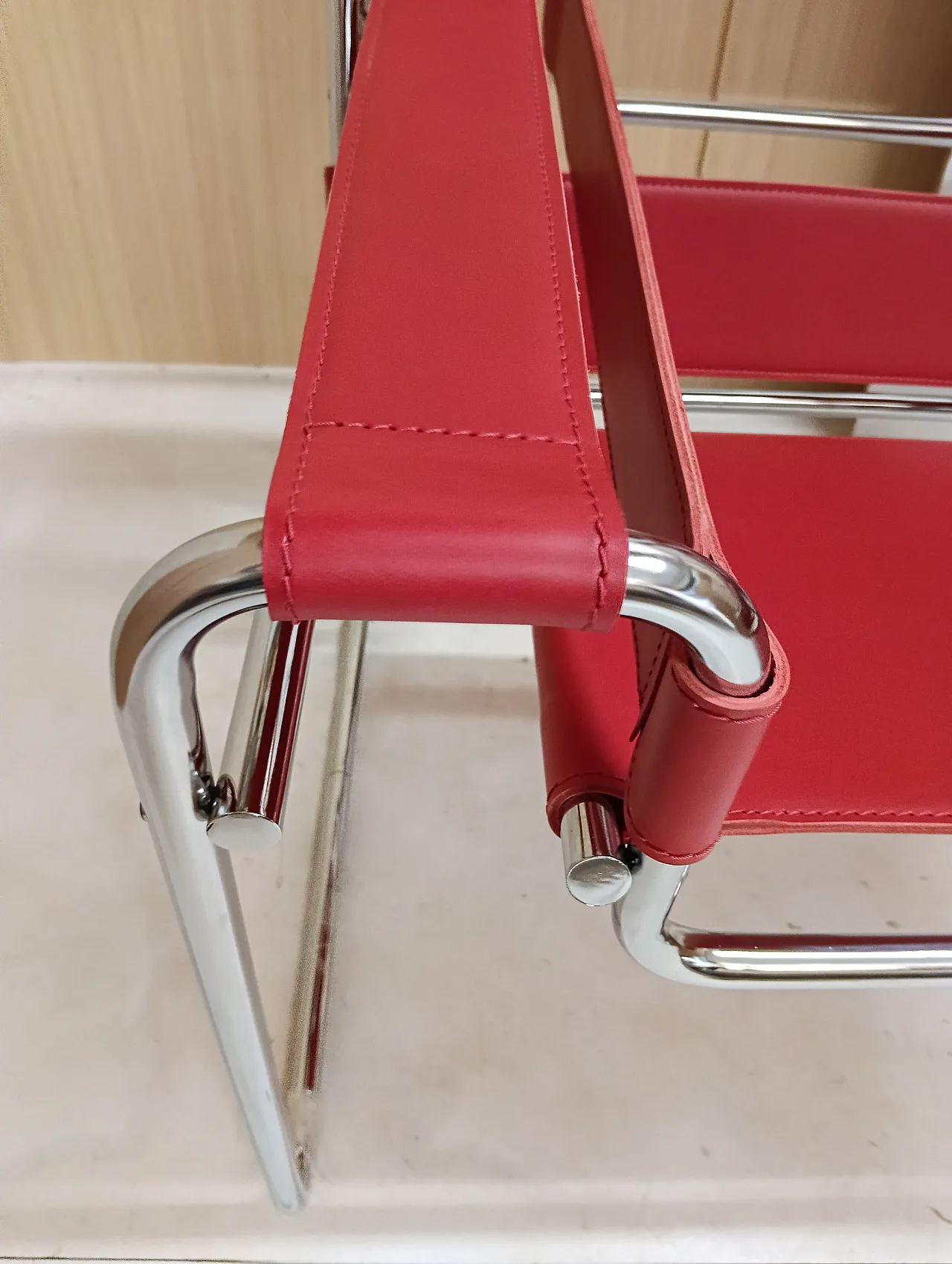 Pair of Knoll Studio 2 B3 WASSILY armchairs in red leather, 1920s 83