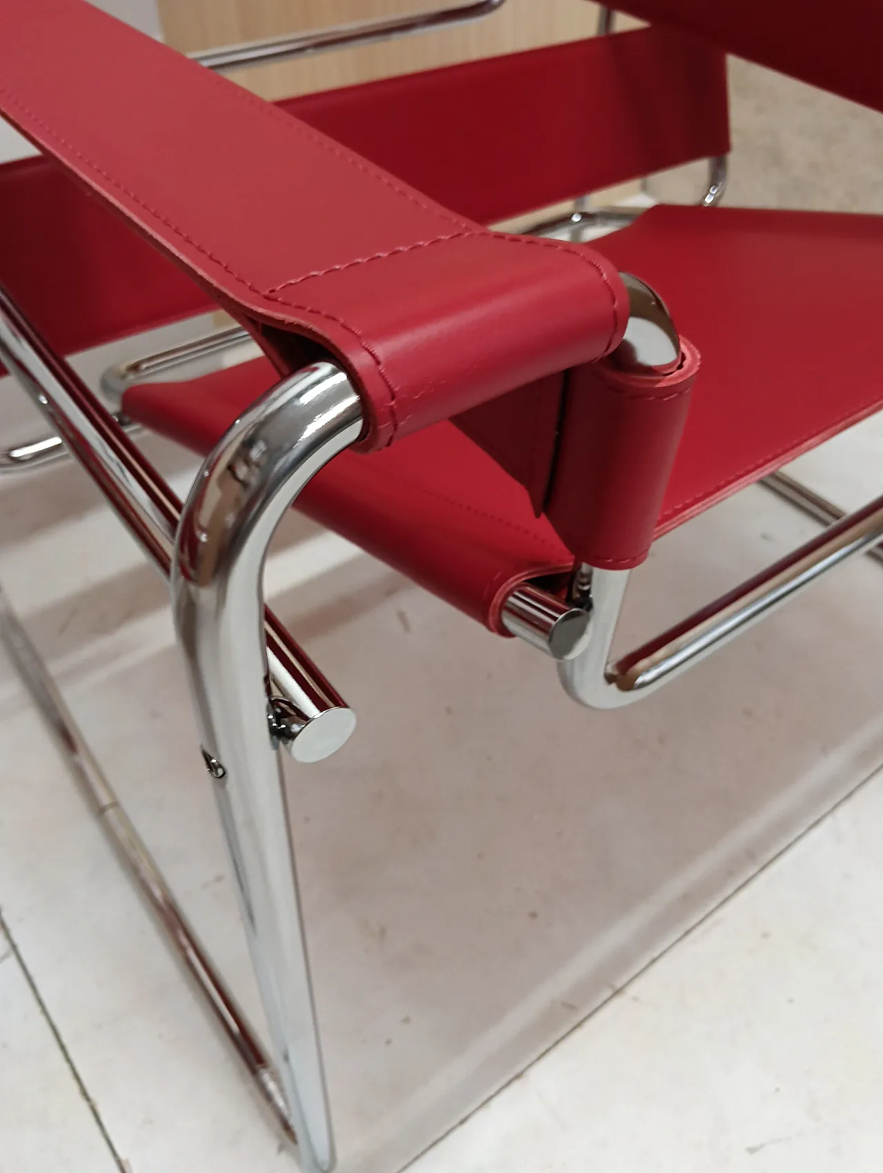 Pair of Knoll Studio 2 B3 WASSILY armchairs in red leather, 1920s 86