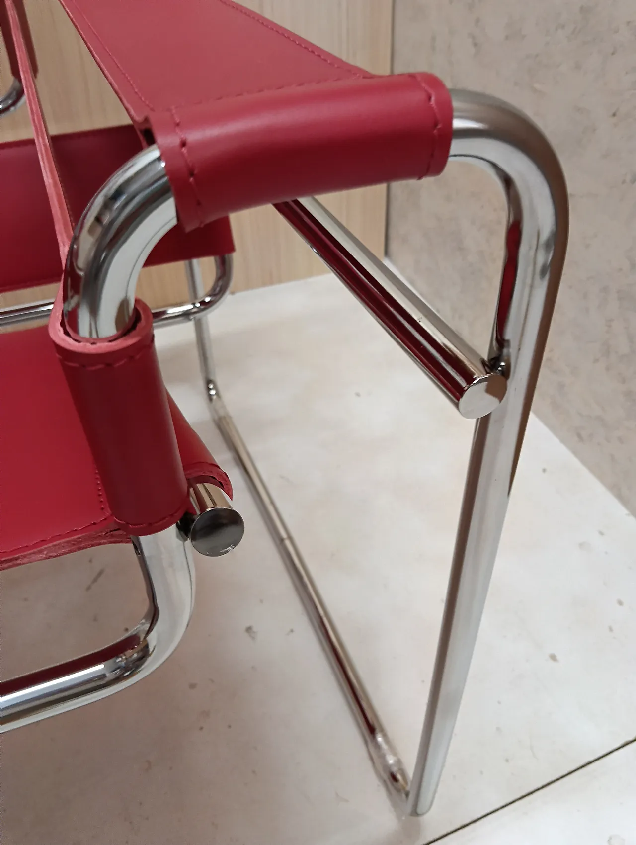 Pair of Knoll Studio 2 B3 WASSILY armchairs in red leather, 1920s 87