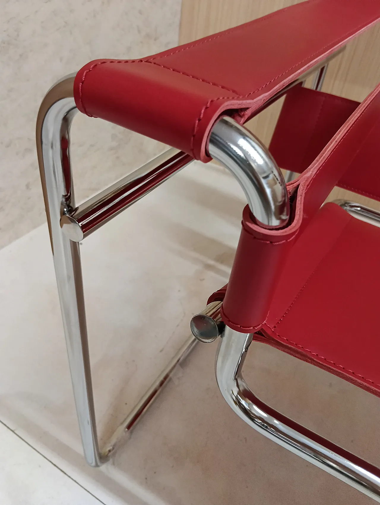 Pair of Knoll Studio 2 B3 WASSILY armchairs in red leather, 1920s 88
