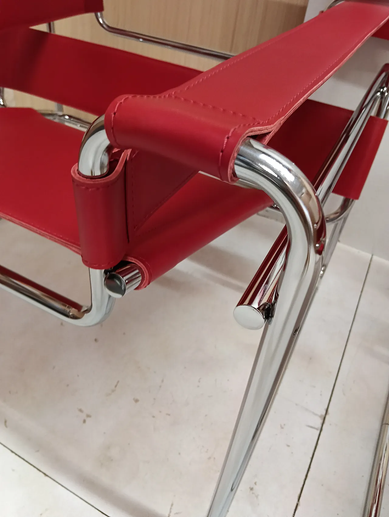 Pair of Knoll Studio 2 B3 WASSILY armchairs in red leather, 1920s 89