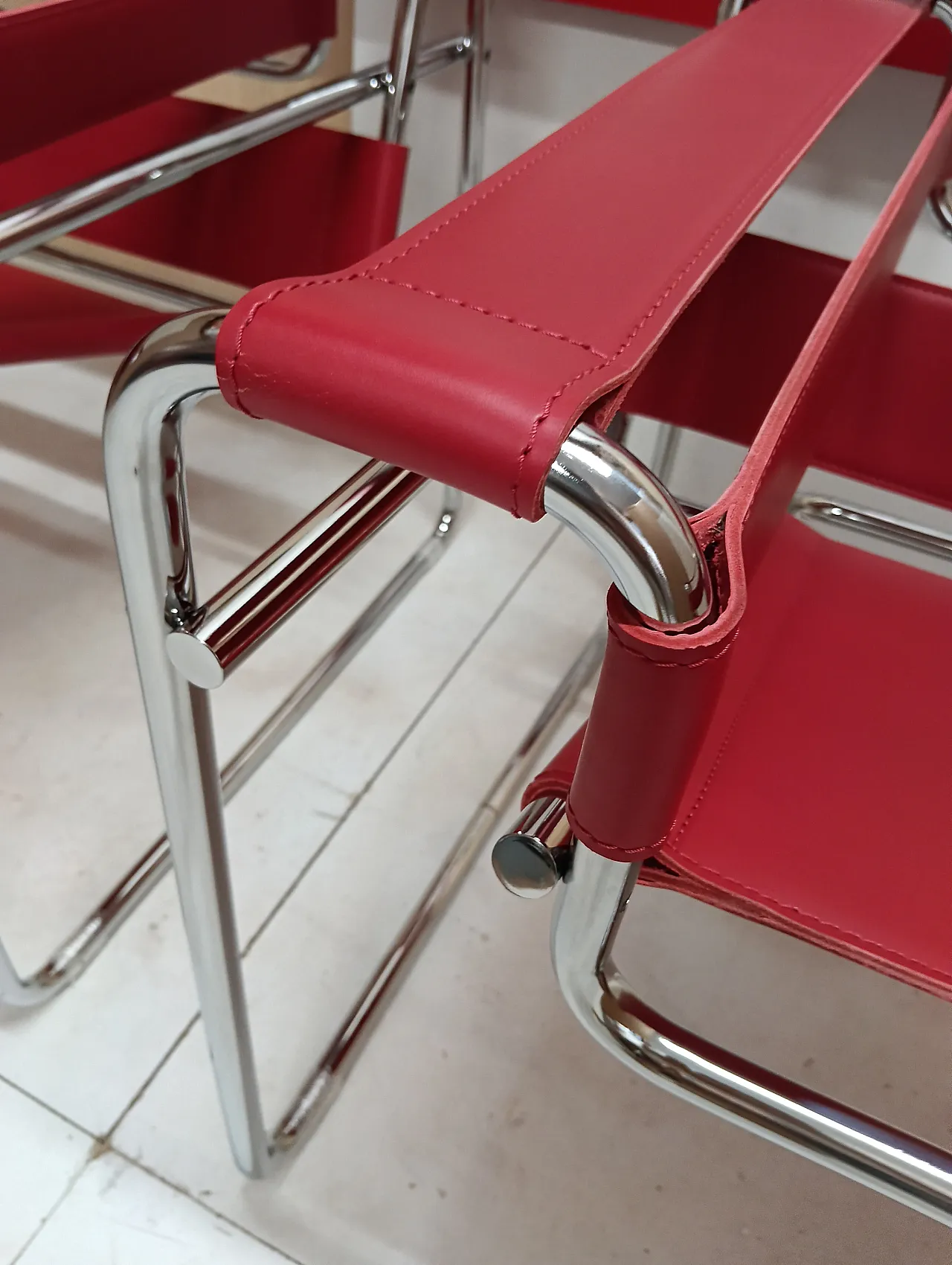 Pair of Knoll Studio 2 B3 WASSILY armchairs in red leather, 1920s 90