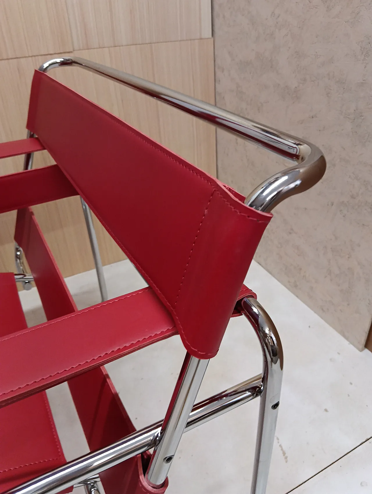 Pair of Knoll Studio 2 B3 WASSILY armchairs in red leather, 1920s 95