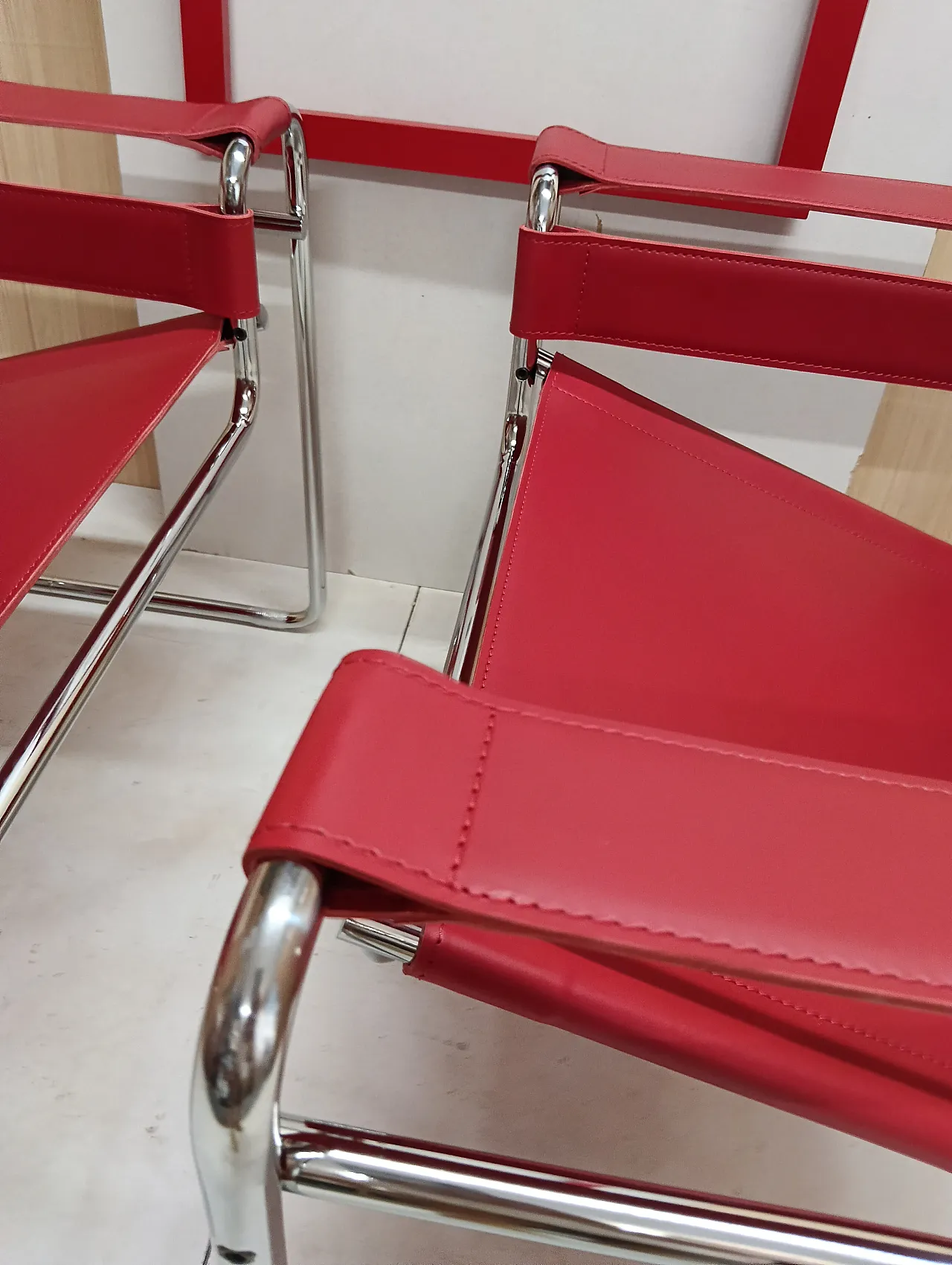 Pair of Knoll Studio 2 B3 WASSILY armchairs in red leather, 1920s 96
