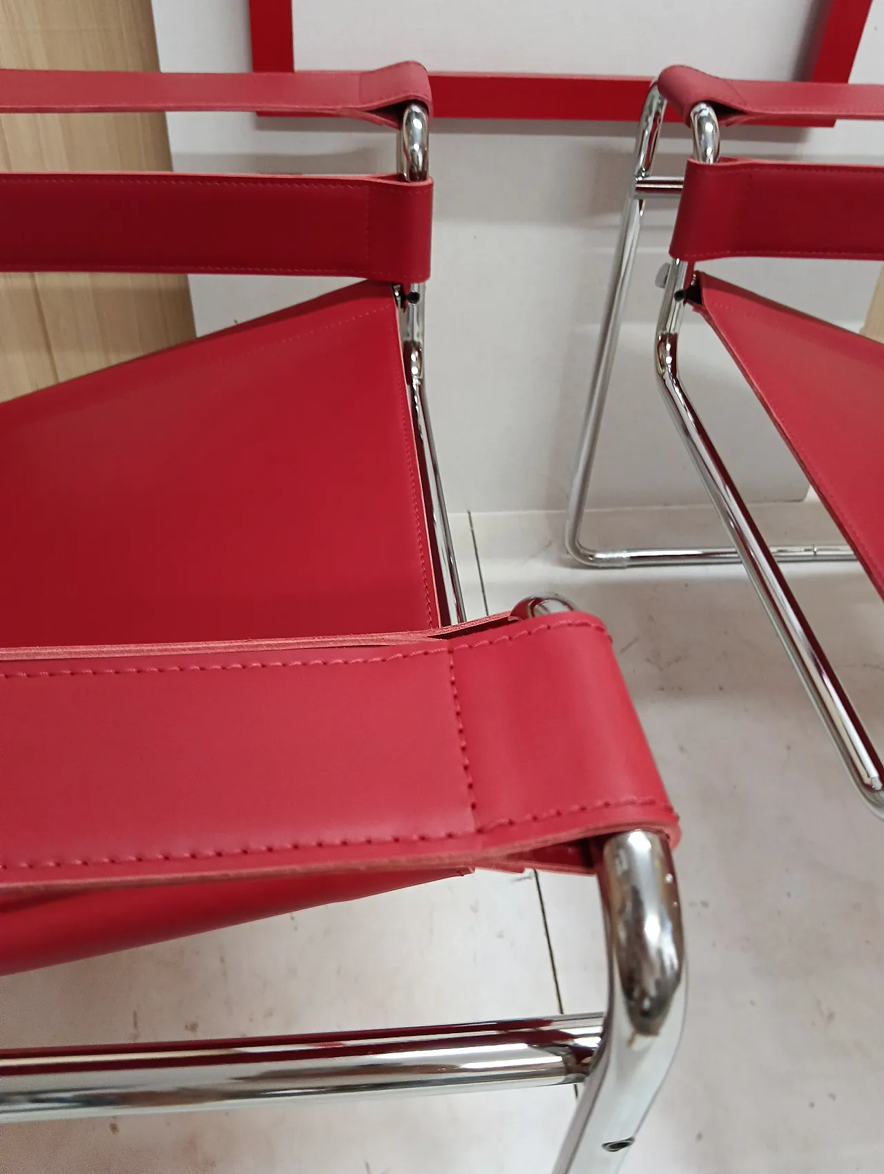 Pair of Knoll Studio 2 B3 WASSILY armchairs in red leather, 1920s 97