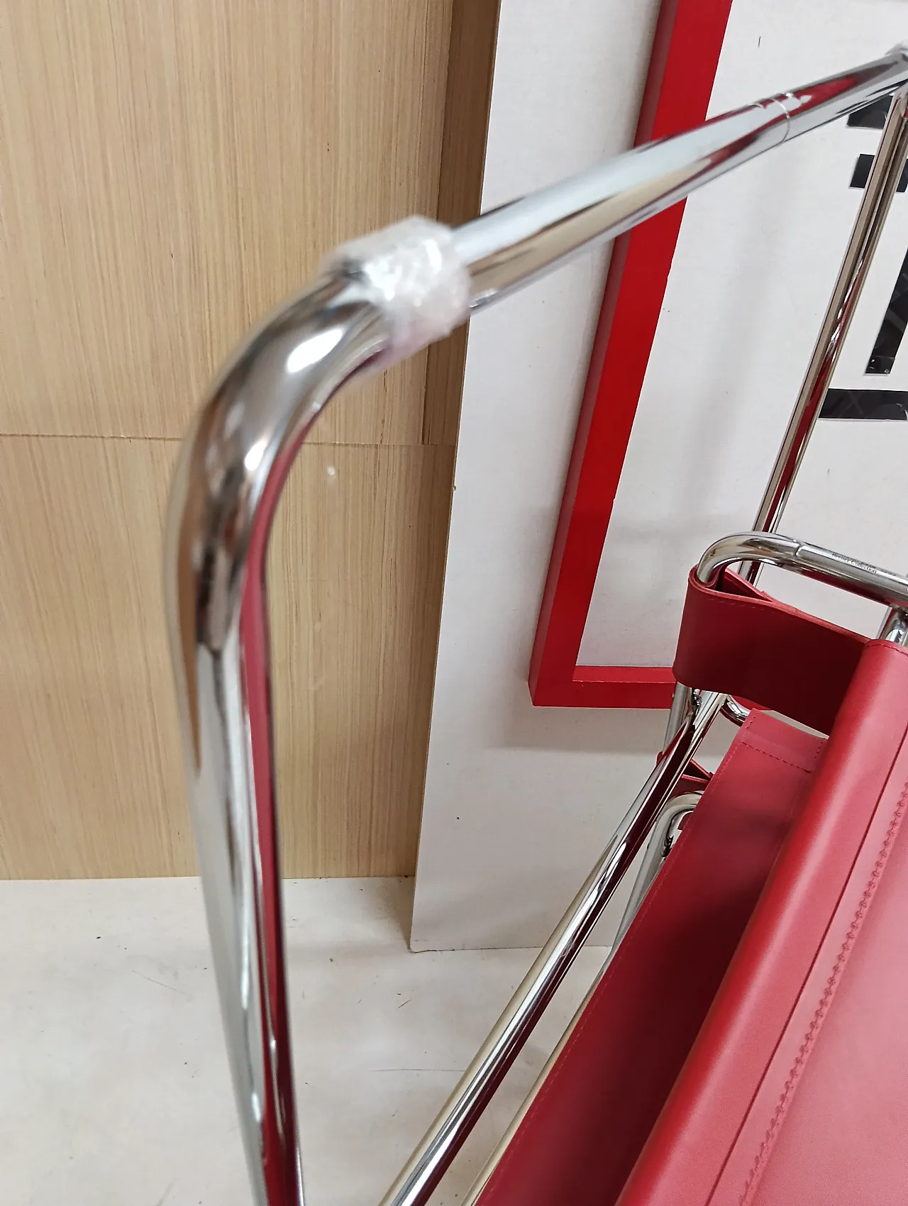 Pair of Knoll Studio 2 B3 WASSILY armchairs in red leather, 1920s 105