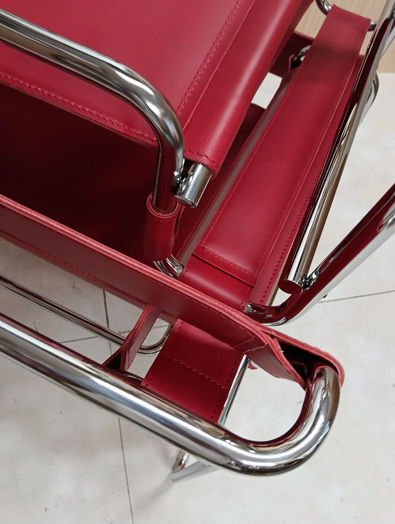 Pair of Knoll Studio 2 B3 WASSILY armchairs in red leather, 1920s 113