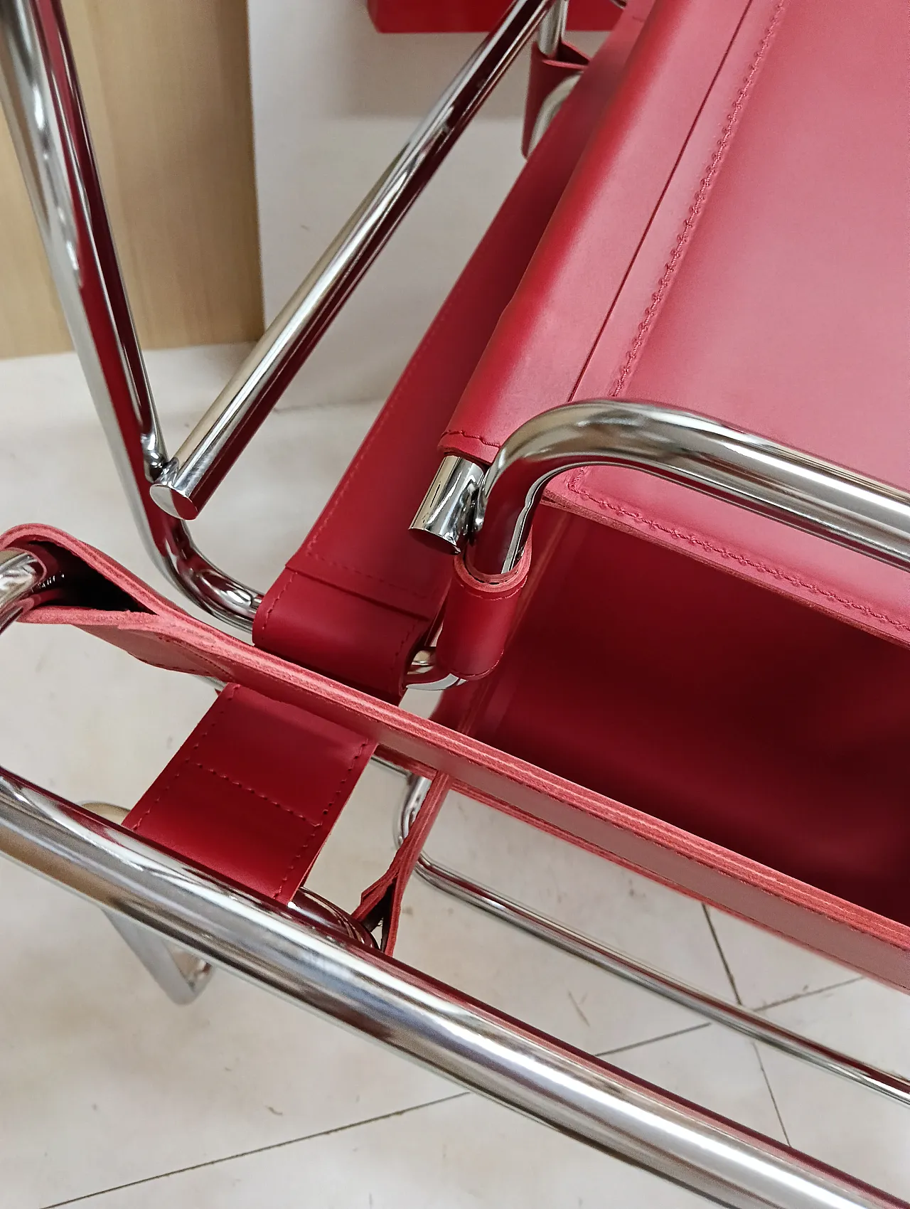 Pair of Knoll Studio 2 B3 WASSILY armchairs in red leather, 1920s 114
