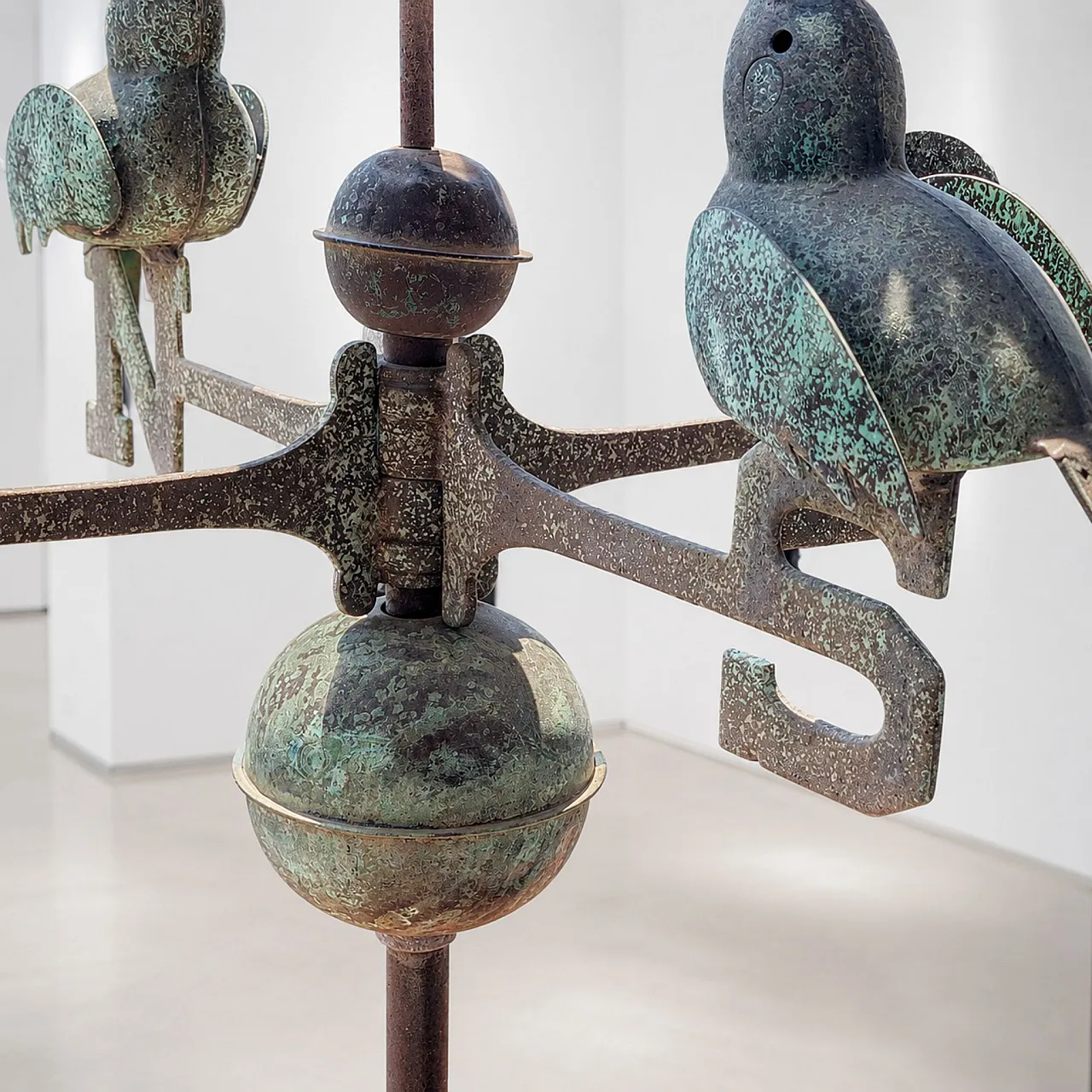 Wind vane in three-dimensional copper with birds, early 20th century 4