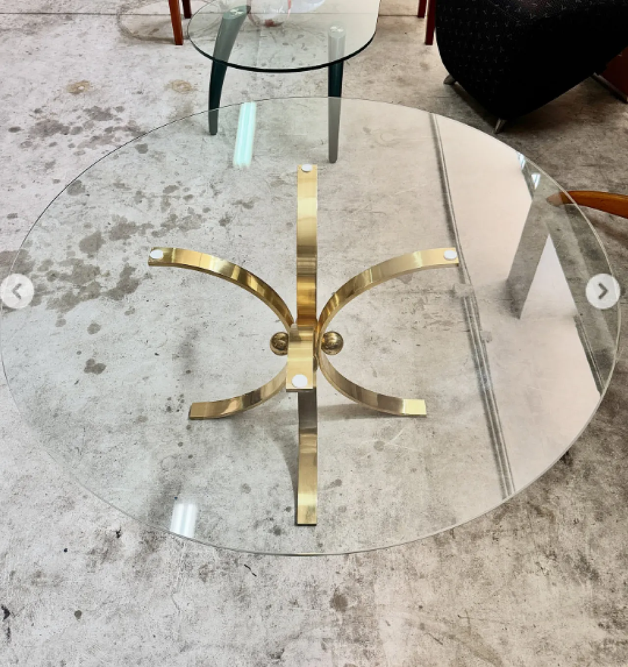 Brass coffee table and circular glass top, 1970s 4
