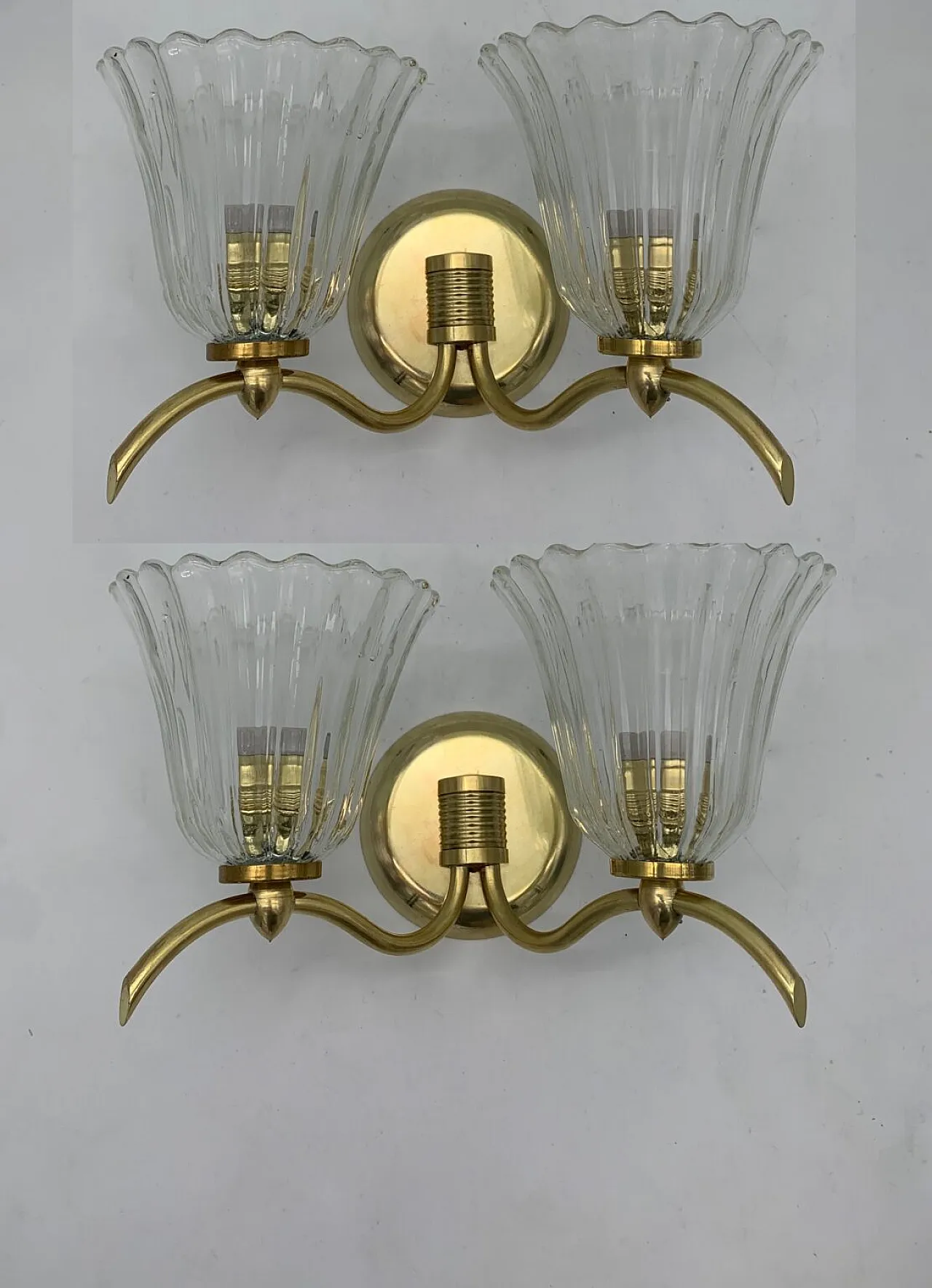 Coppia di applique in ottone e vetro di Murano, anni '60 2