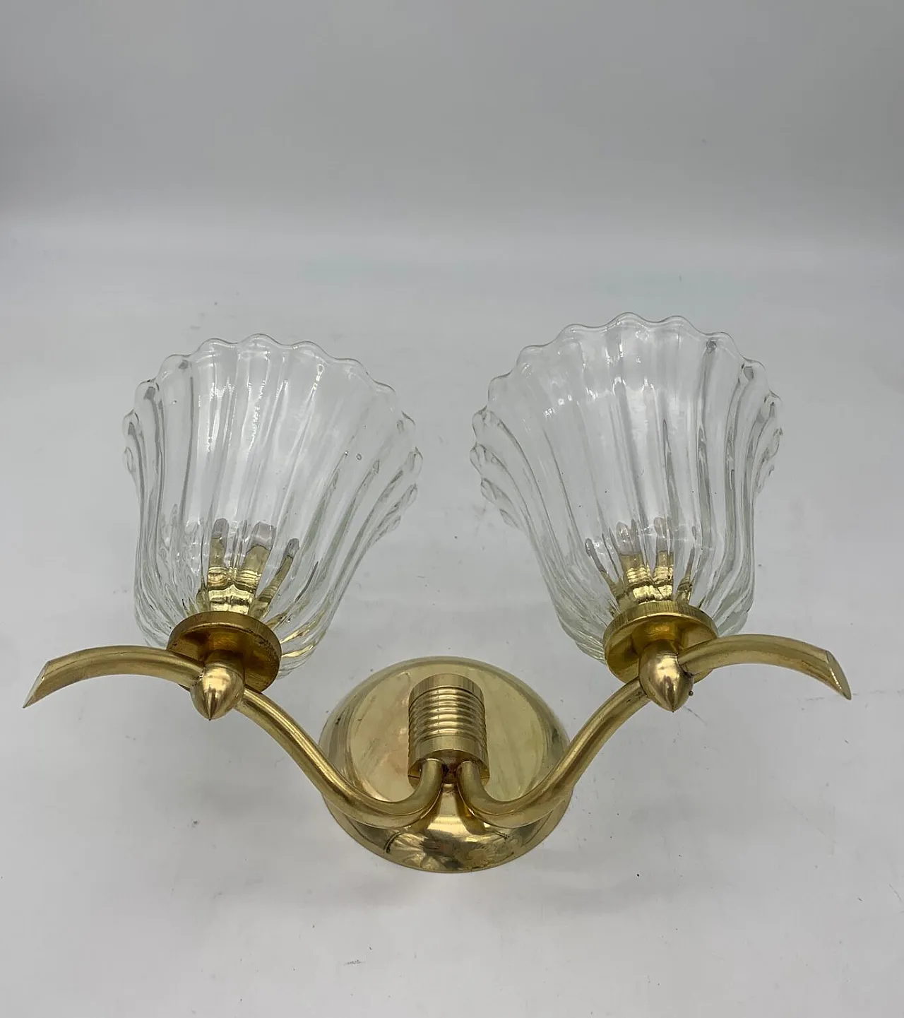 Coppia di applique in ottone e vetro di Murano, anni '60 5