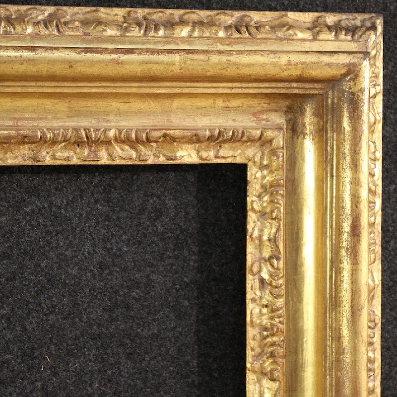 Large 20th century gilt frame 8