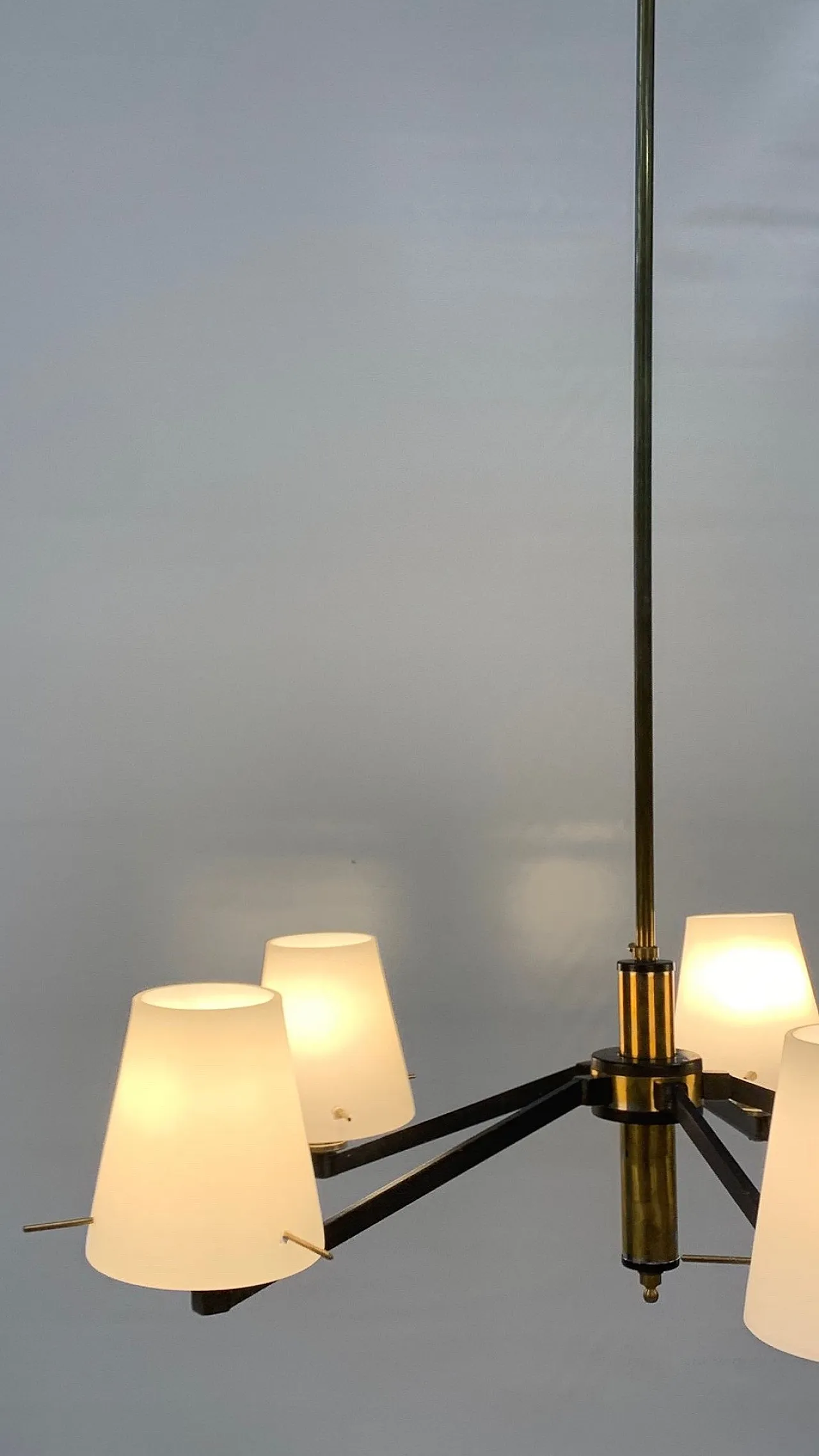 Lampadario in vetro, ferro e ottone, anni '50 5