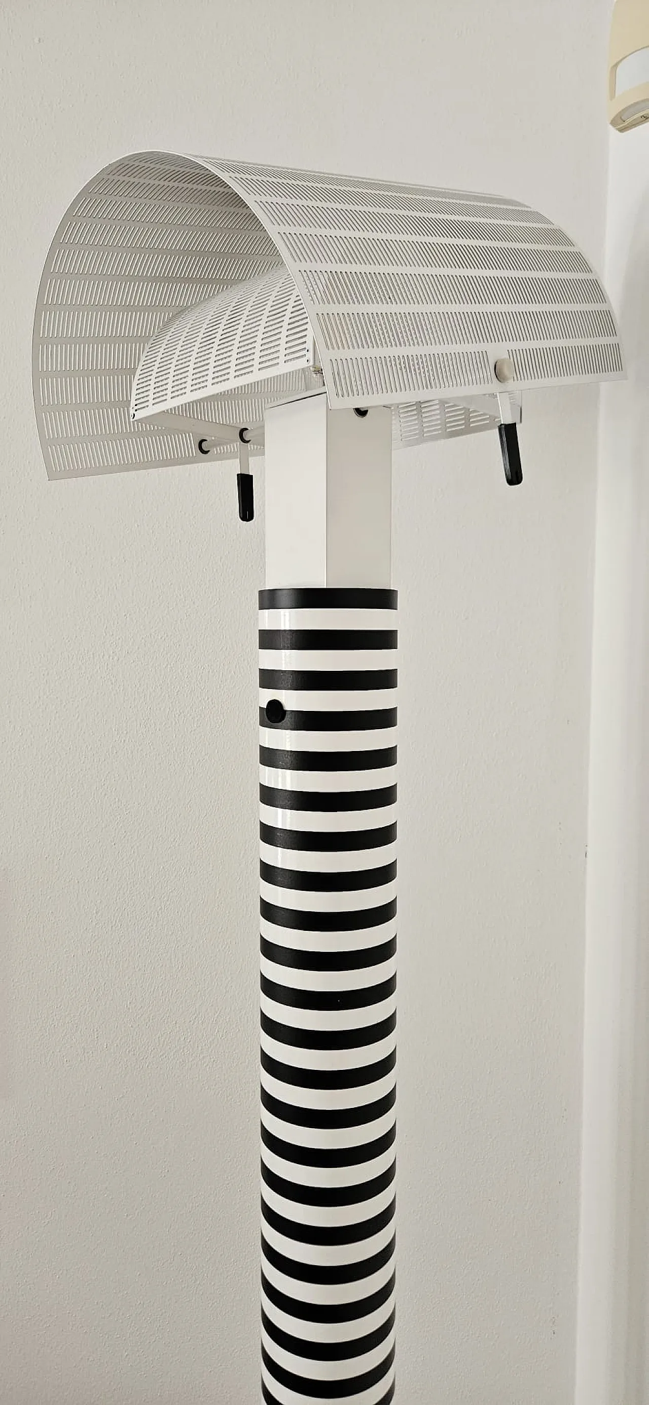 Lampada da terra postmoderna a strisce, anni '90 6
