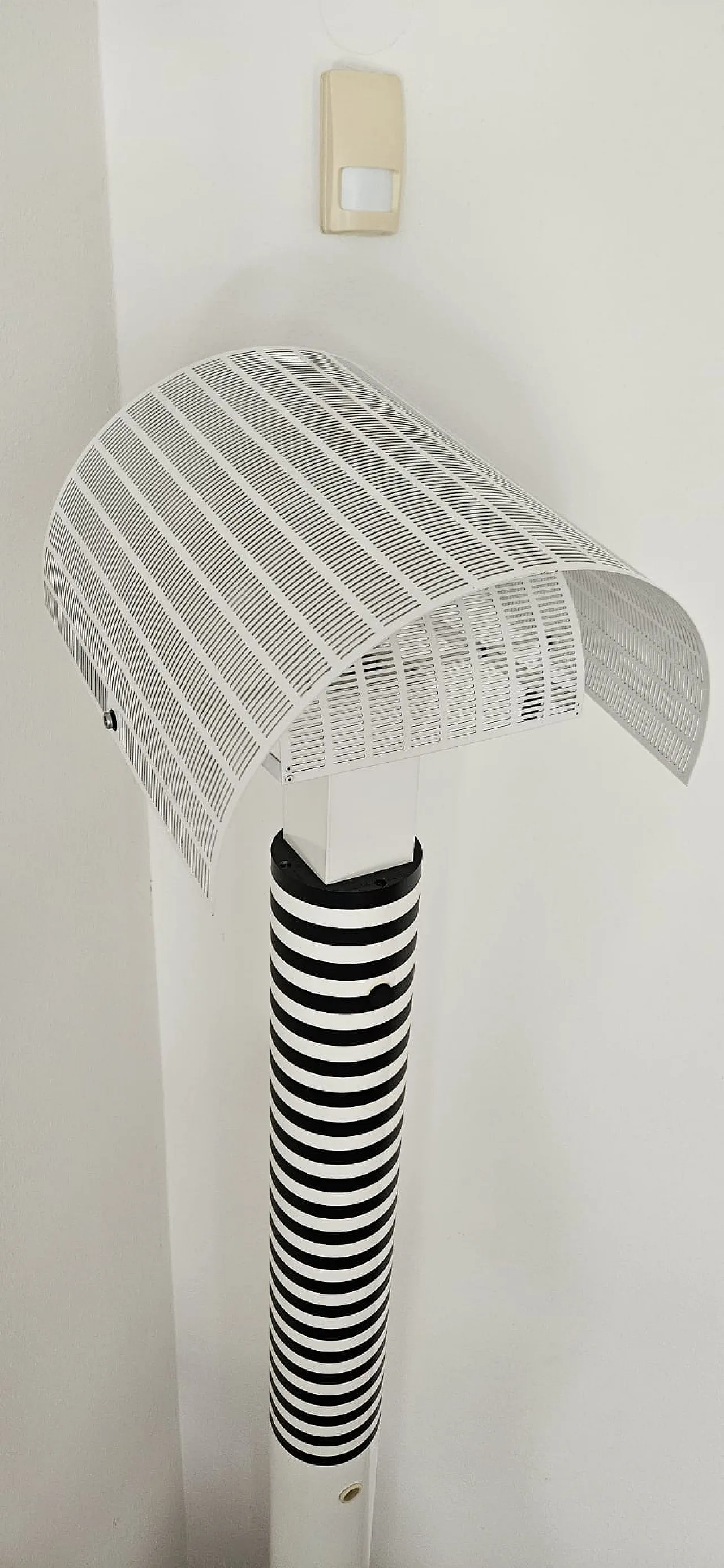 Lampada da terra postmoderna a strisce, anni '90 7