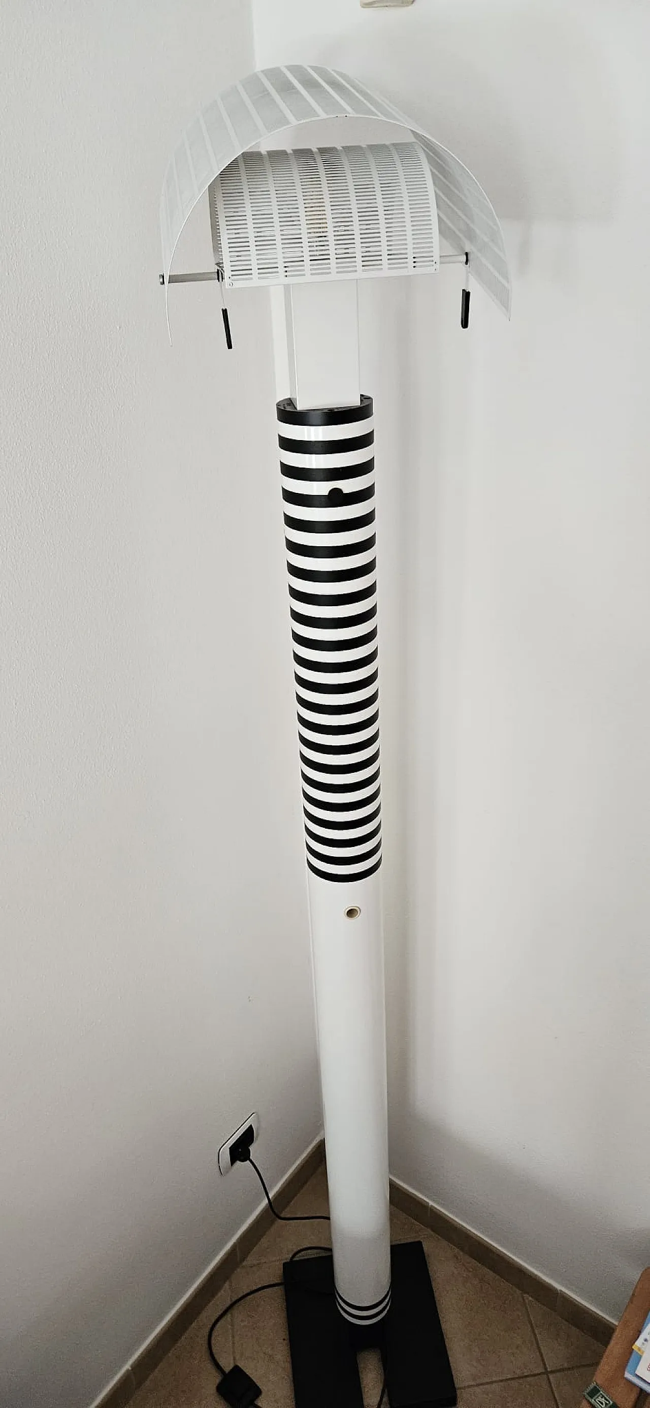 Lampada da terra postmoderna a strisce, anni '90 10
