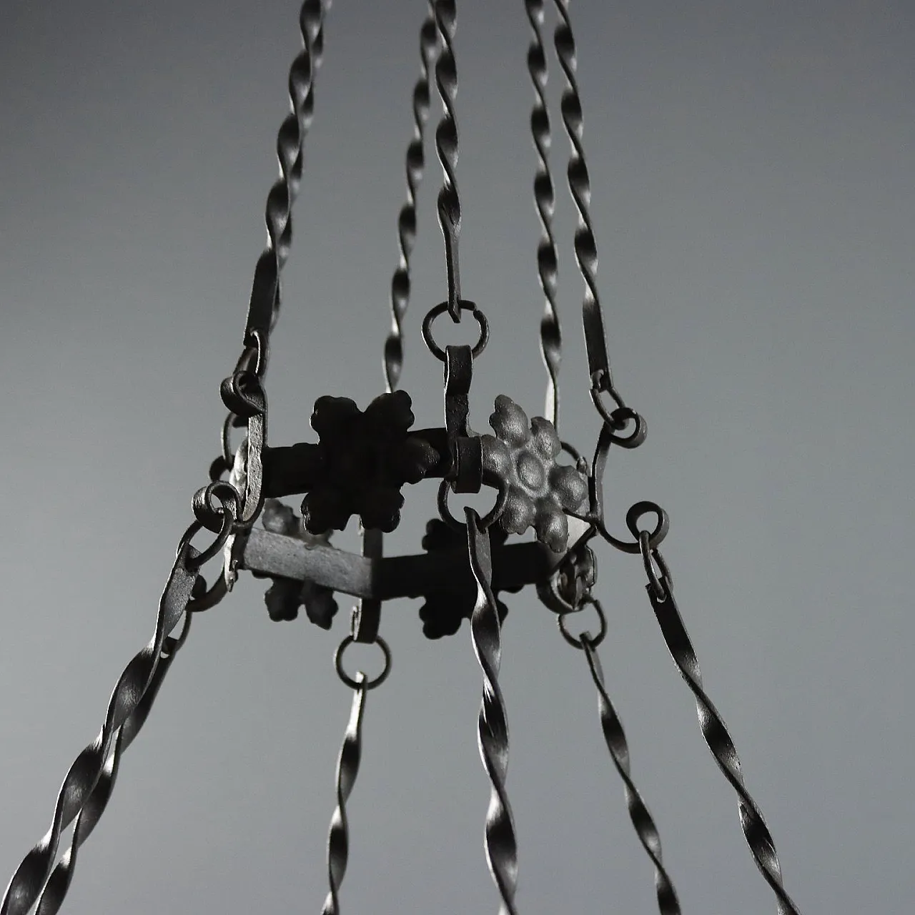 Lampadario in ferro battuto con lavorazioni floreali, '900 5