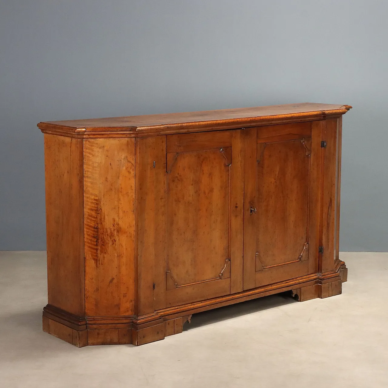 Baroque notched sideboard in walnut, 18th century 1